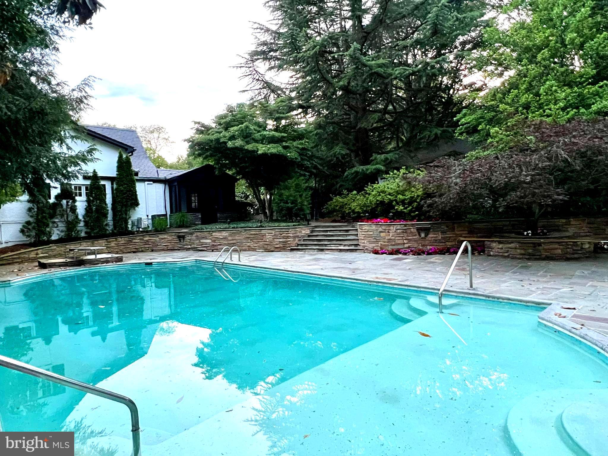 WOODSIDE PARK - Residential