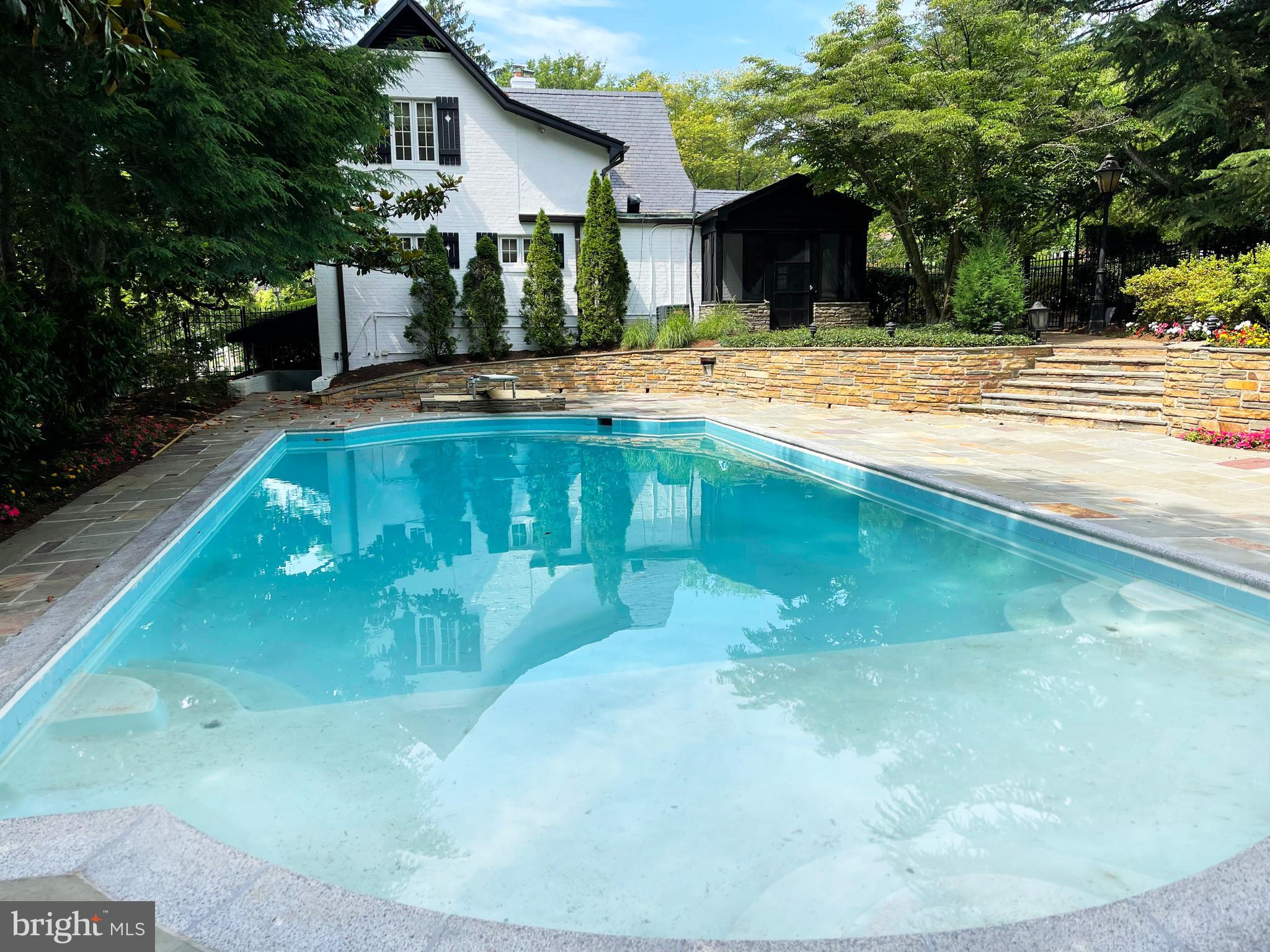 WOODSIDE PARK - Residential