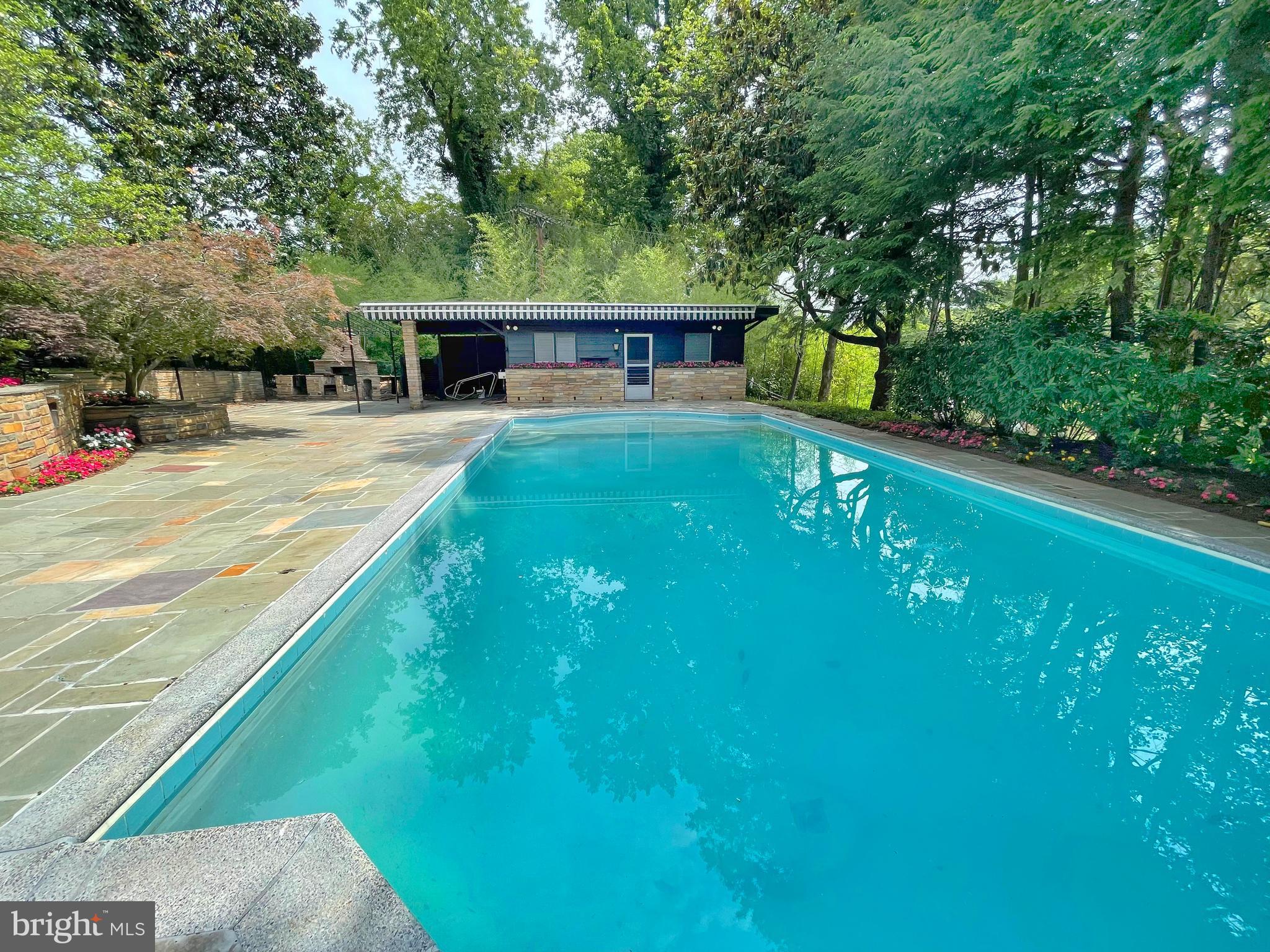 WOODSIDE PARK - Residential