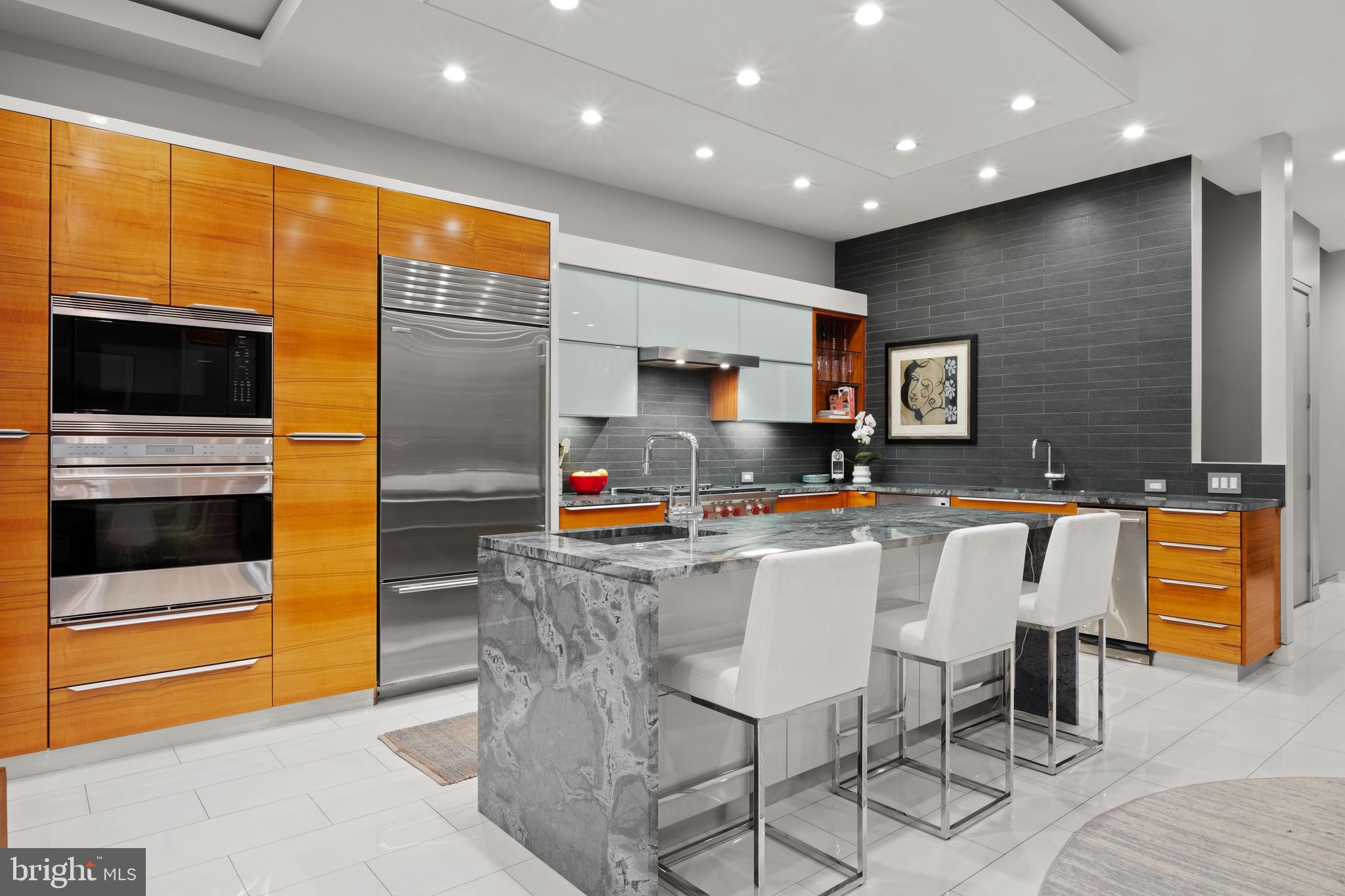 LOGAN SQUARE - Residential