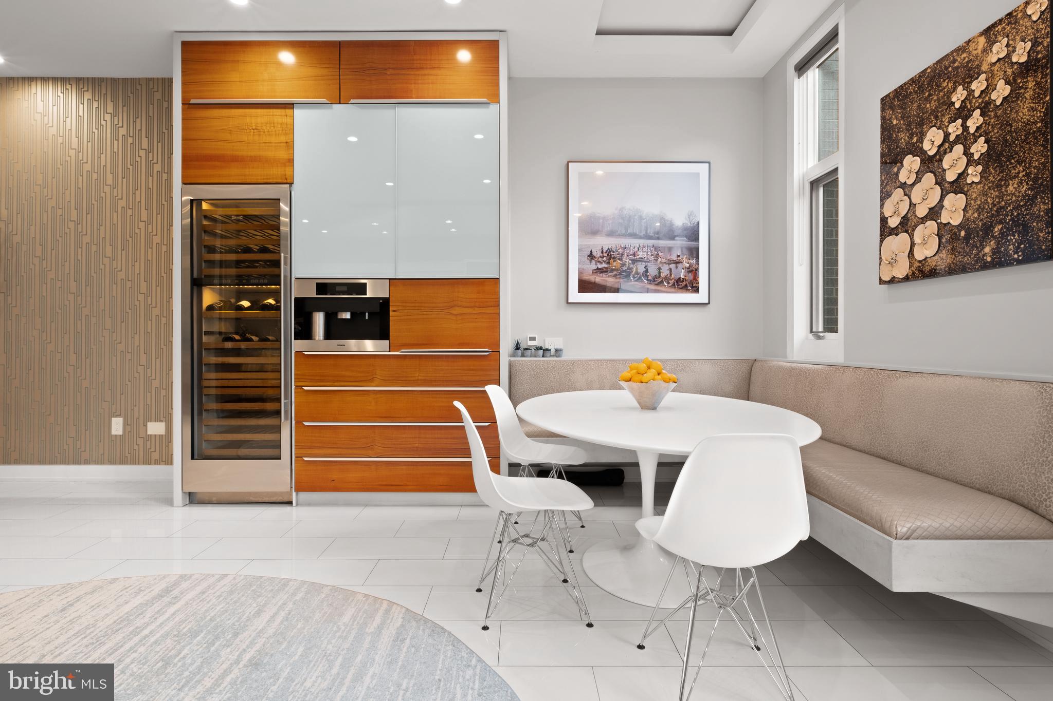 LOGAN SQUARE - Residential