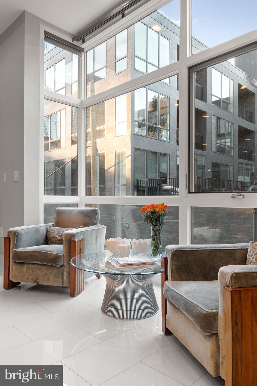 LOGAN SQUARE - Residential