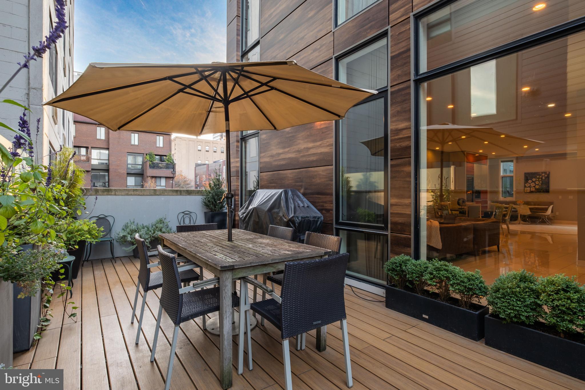 LOGAN SQUARE - Residential