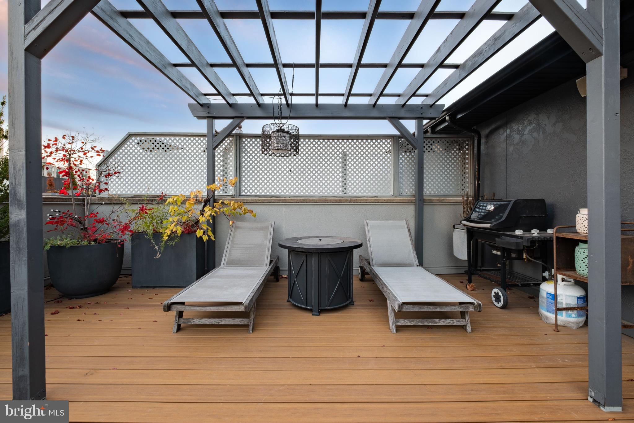 LOGAN SQUARE - Residential