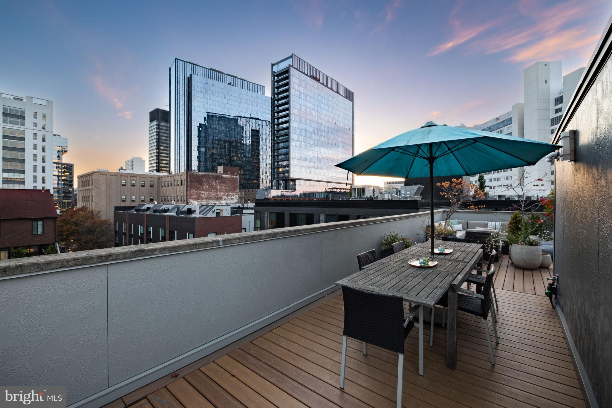 LOGAN SQUARE - Residential