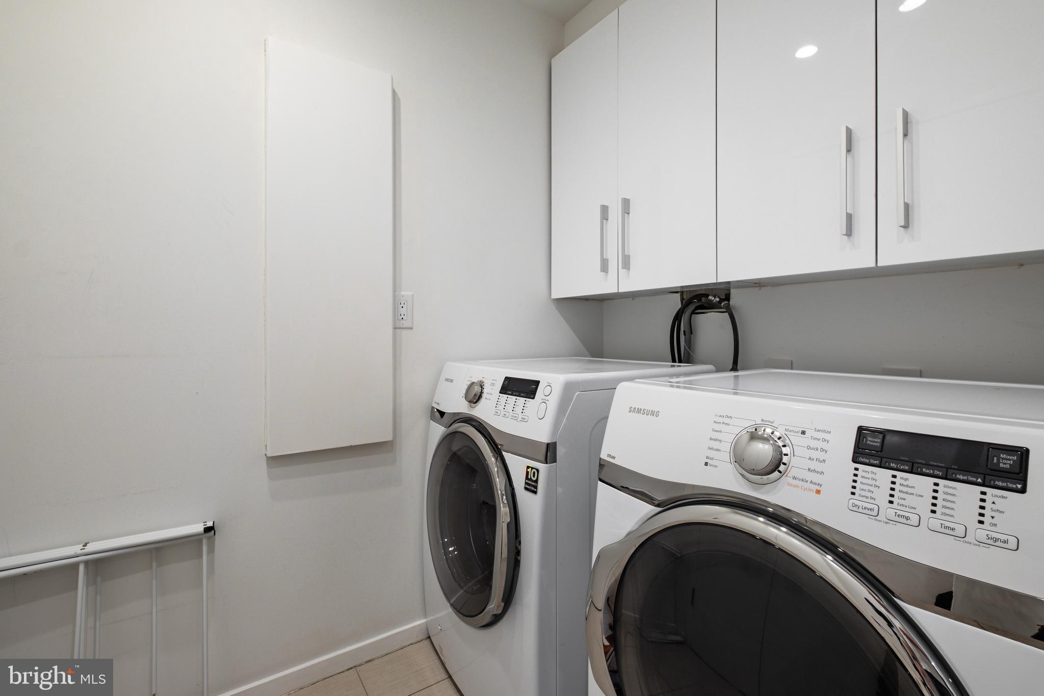 LOGAN SQUARE - Residential