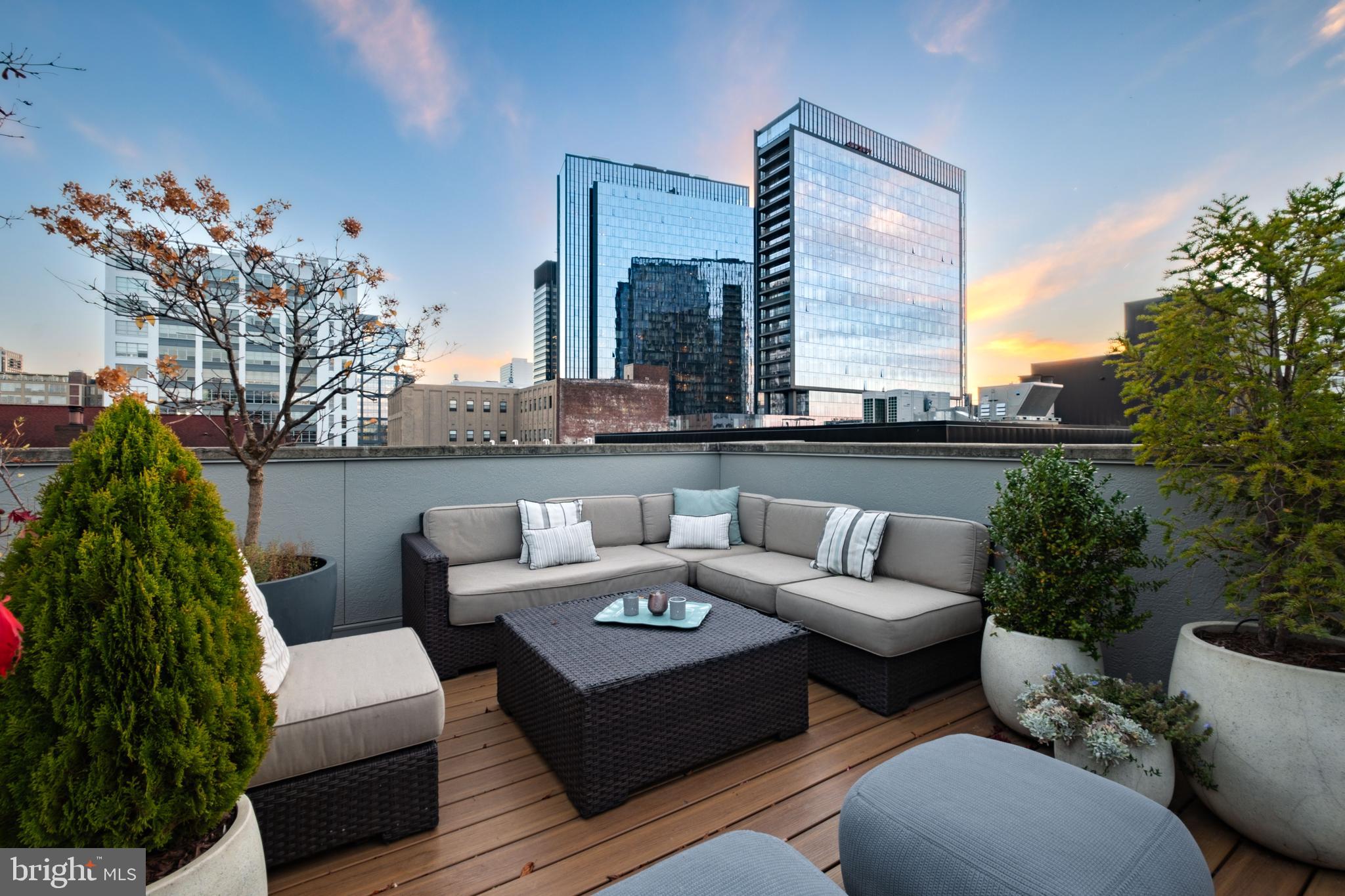 LOGAN SQUARE - Residential