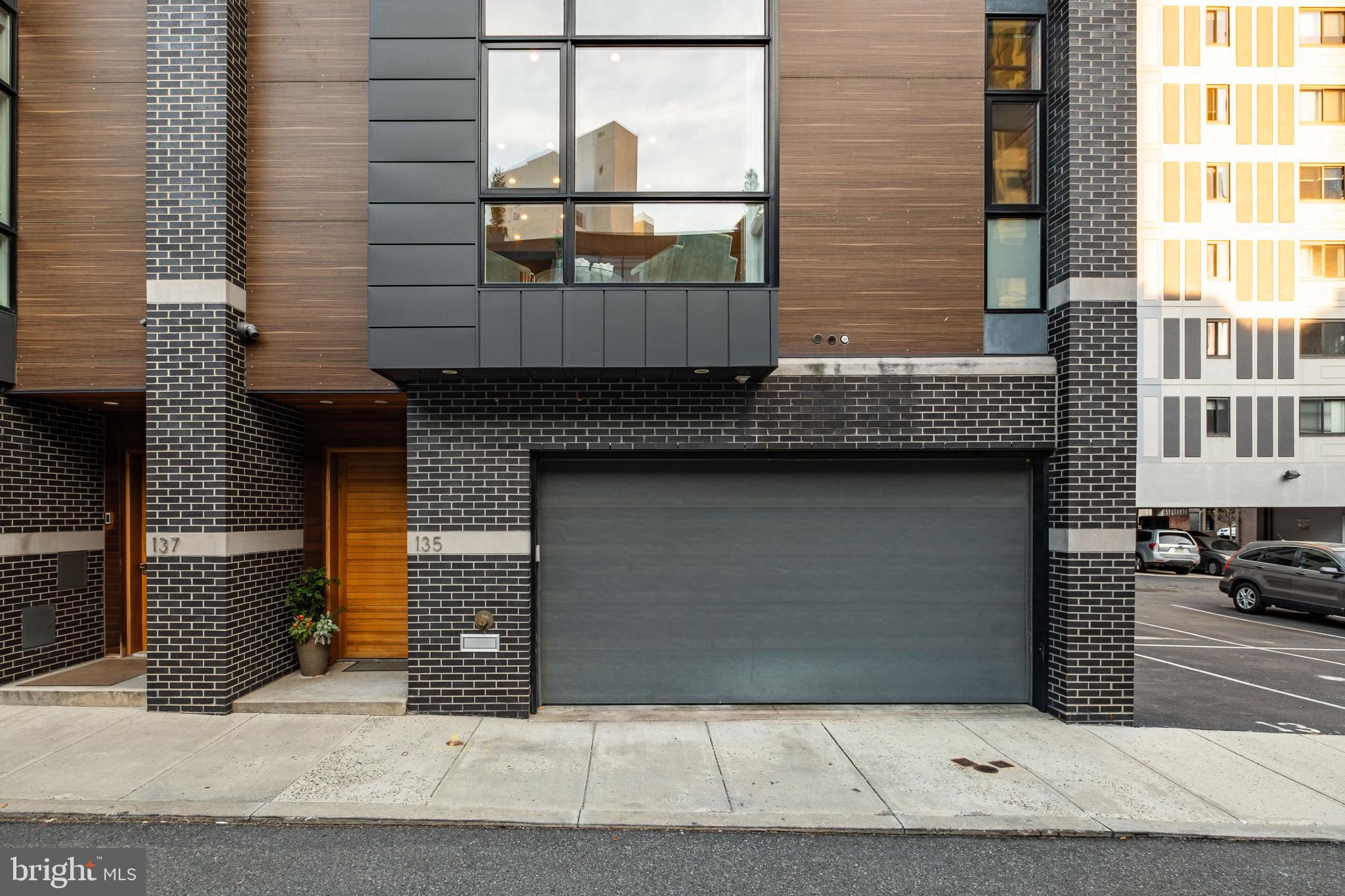LOGAN SQUARE - Residential