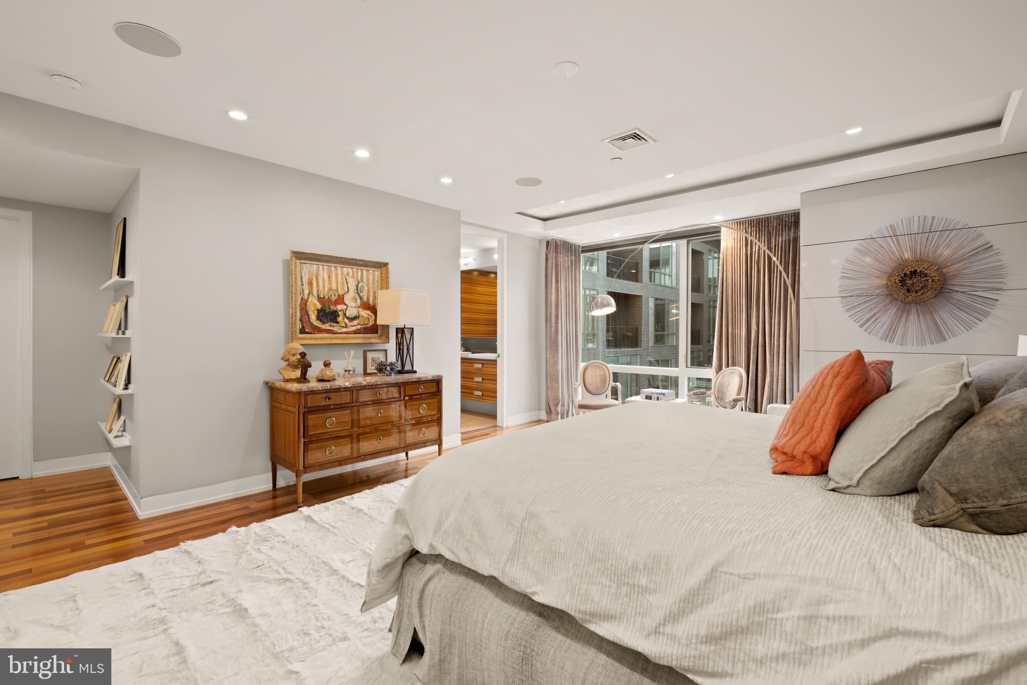 LOGAN SQUARE - Residential