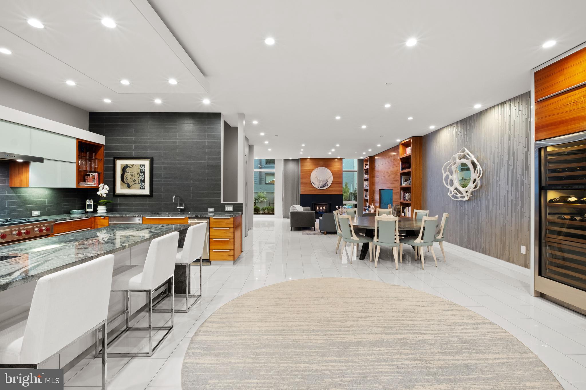LOGAN SQUARE - Residential