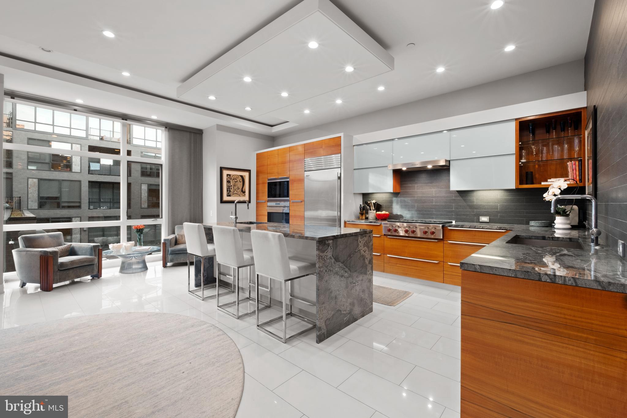 LOGAN SQUARE - Residential