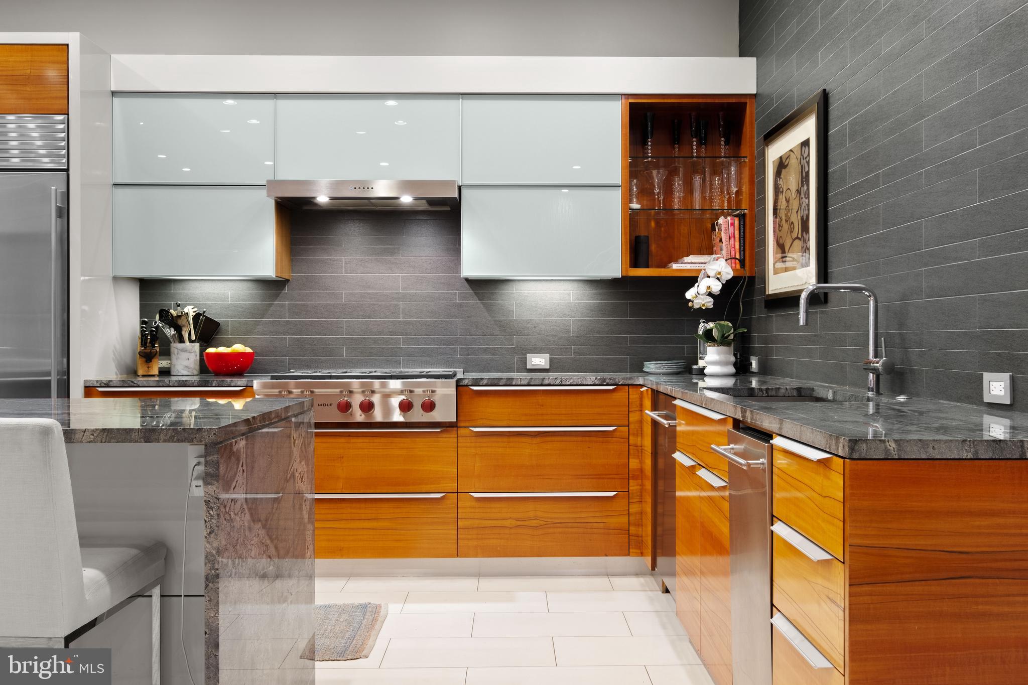 LOGAN SQUARE - Residential