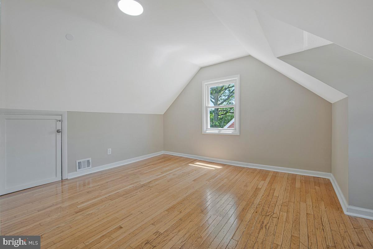 OAK SPRING - Residential