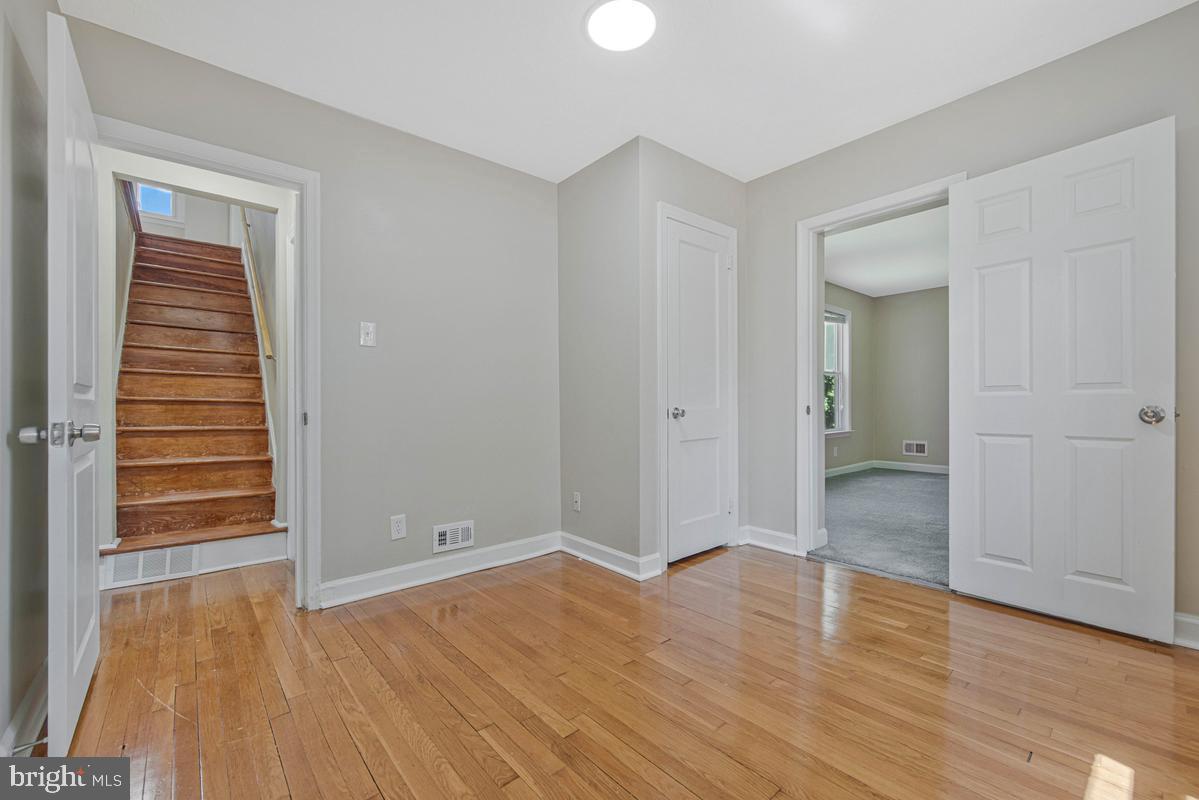 OAK SPRING - Residential