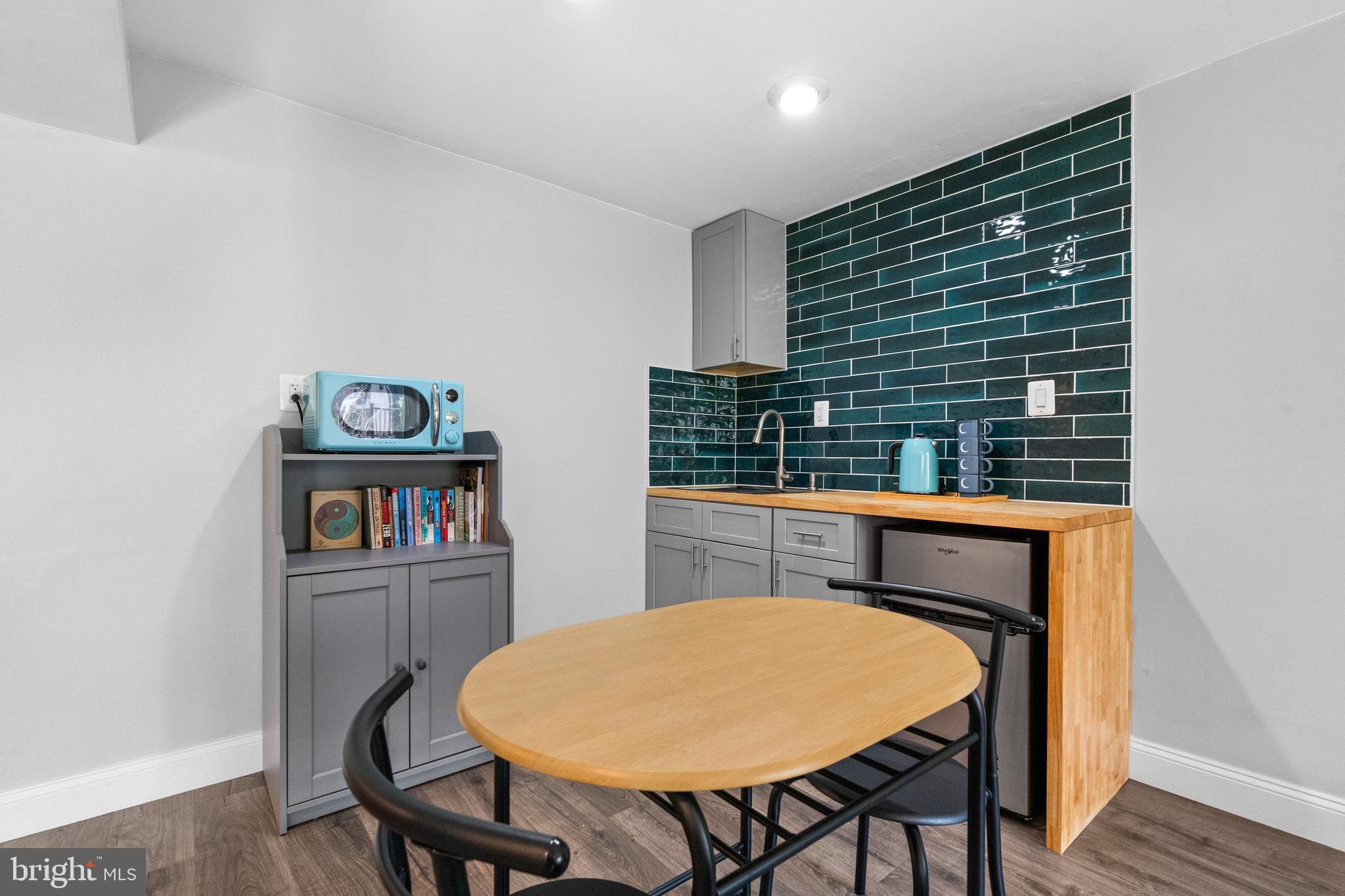 SIGNAL HILL - Residential