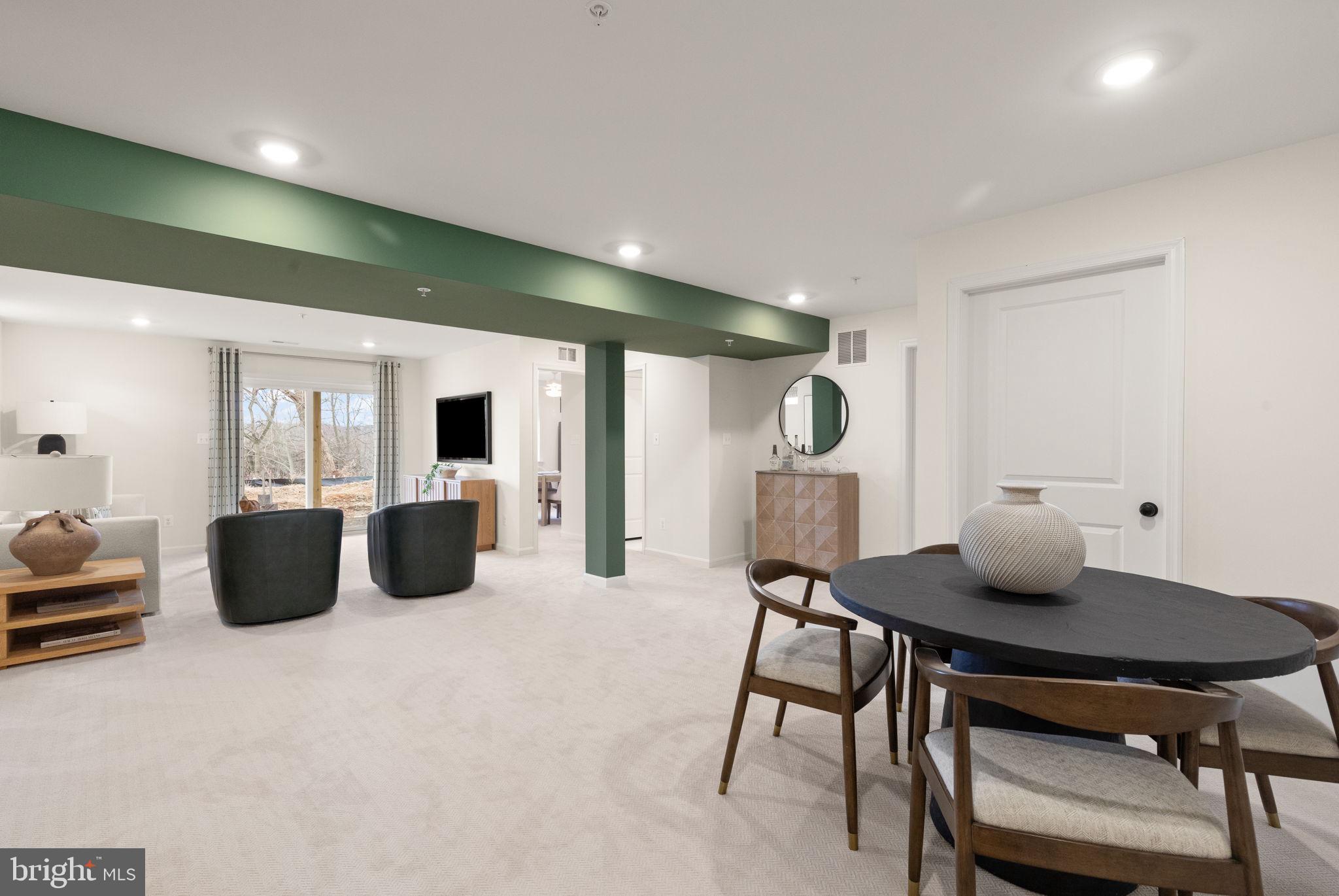 RICHMOND HILLS - Residential