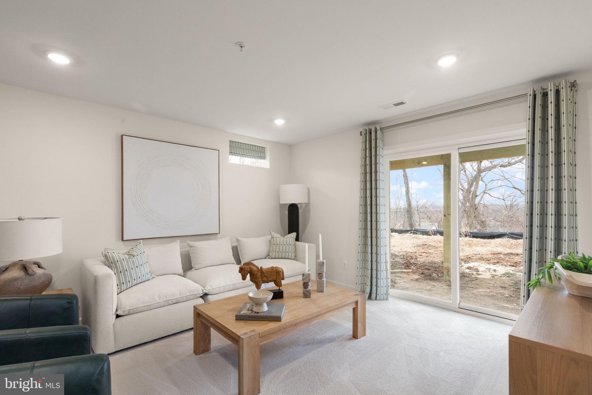 RICHMOND HILLS - Residential