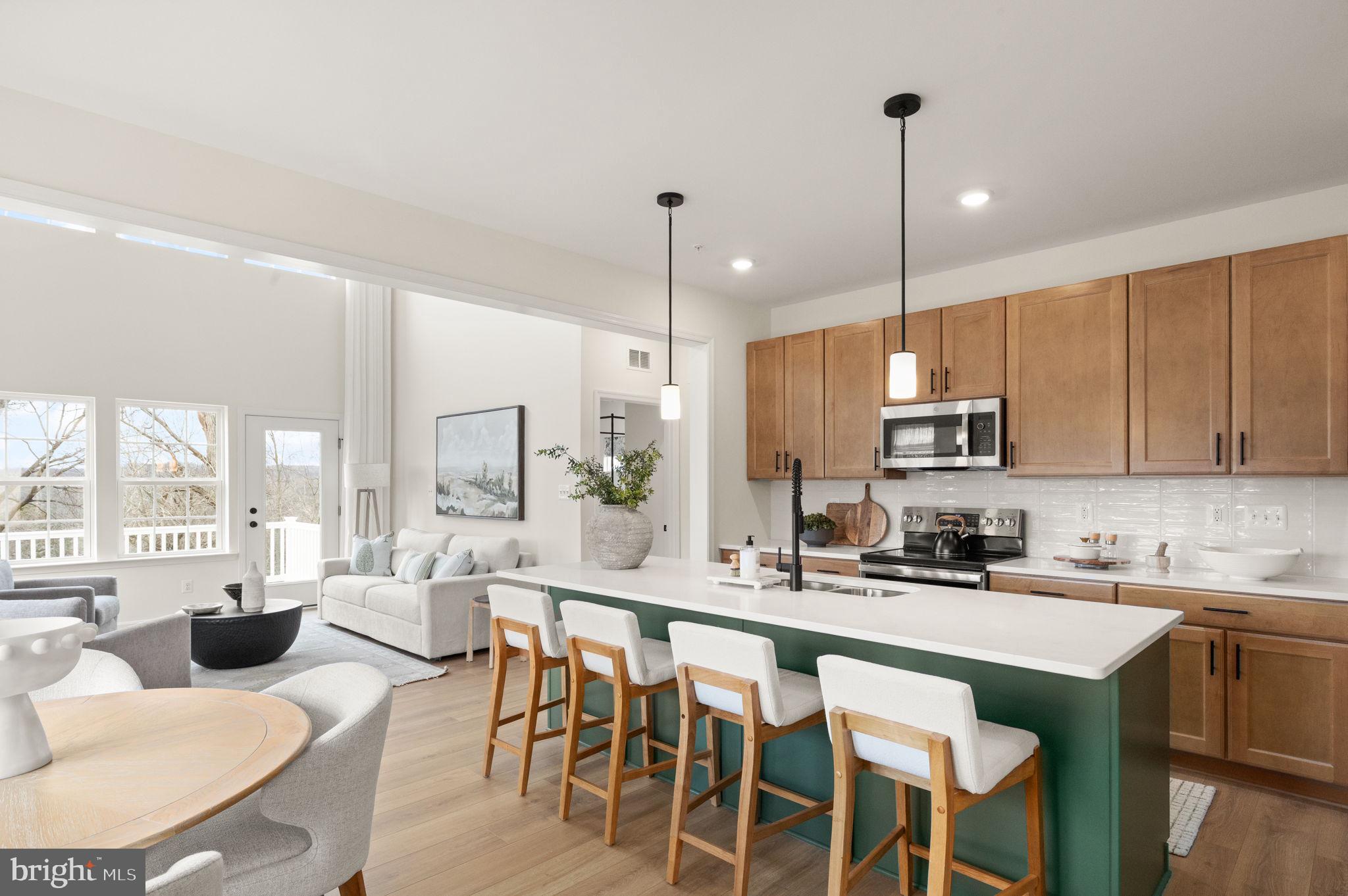 RICHMOND HILLS - Residential