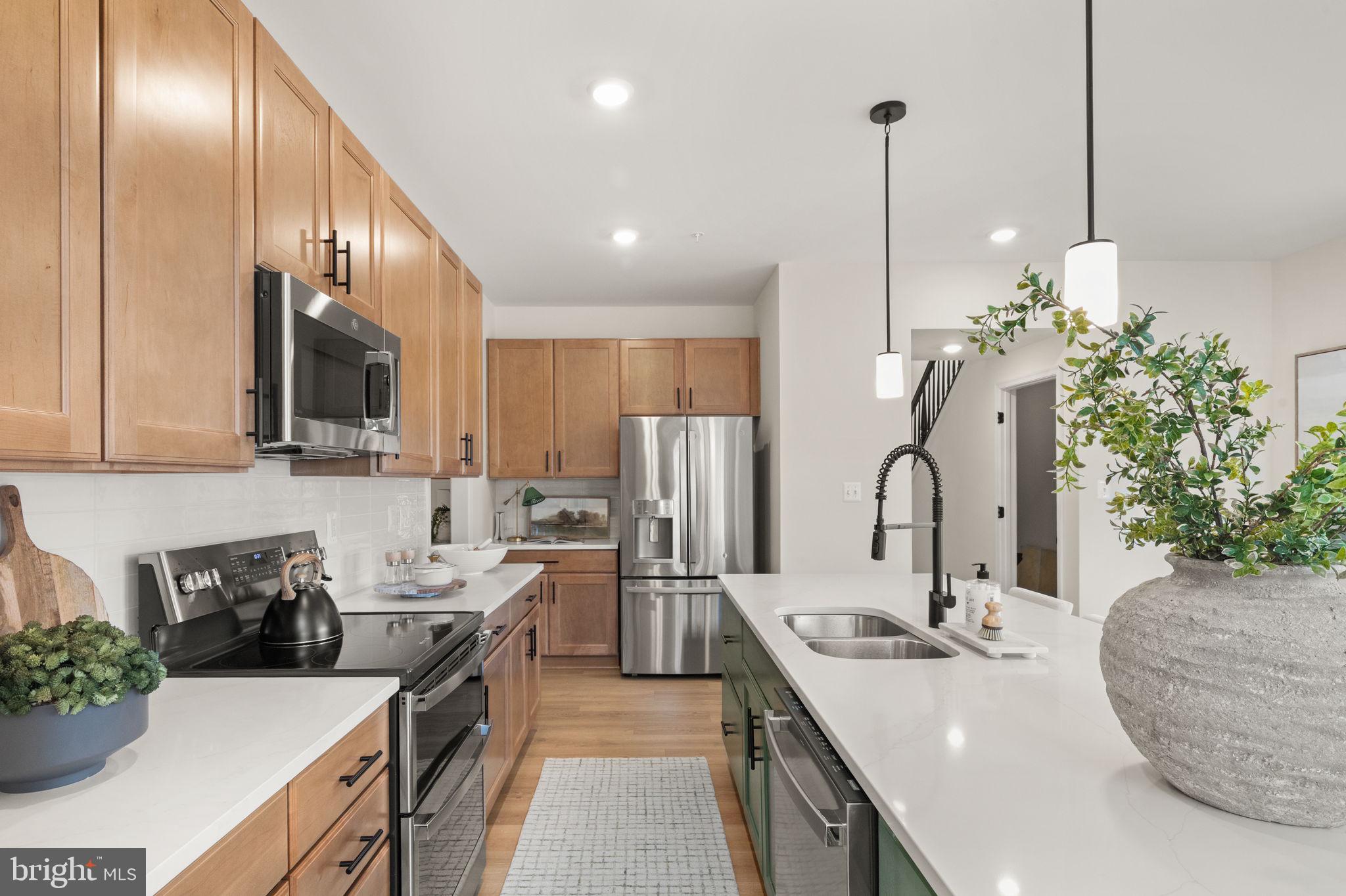 RICHMOND HILLS - Residential
