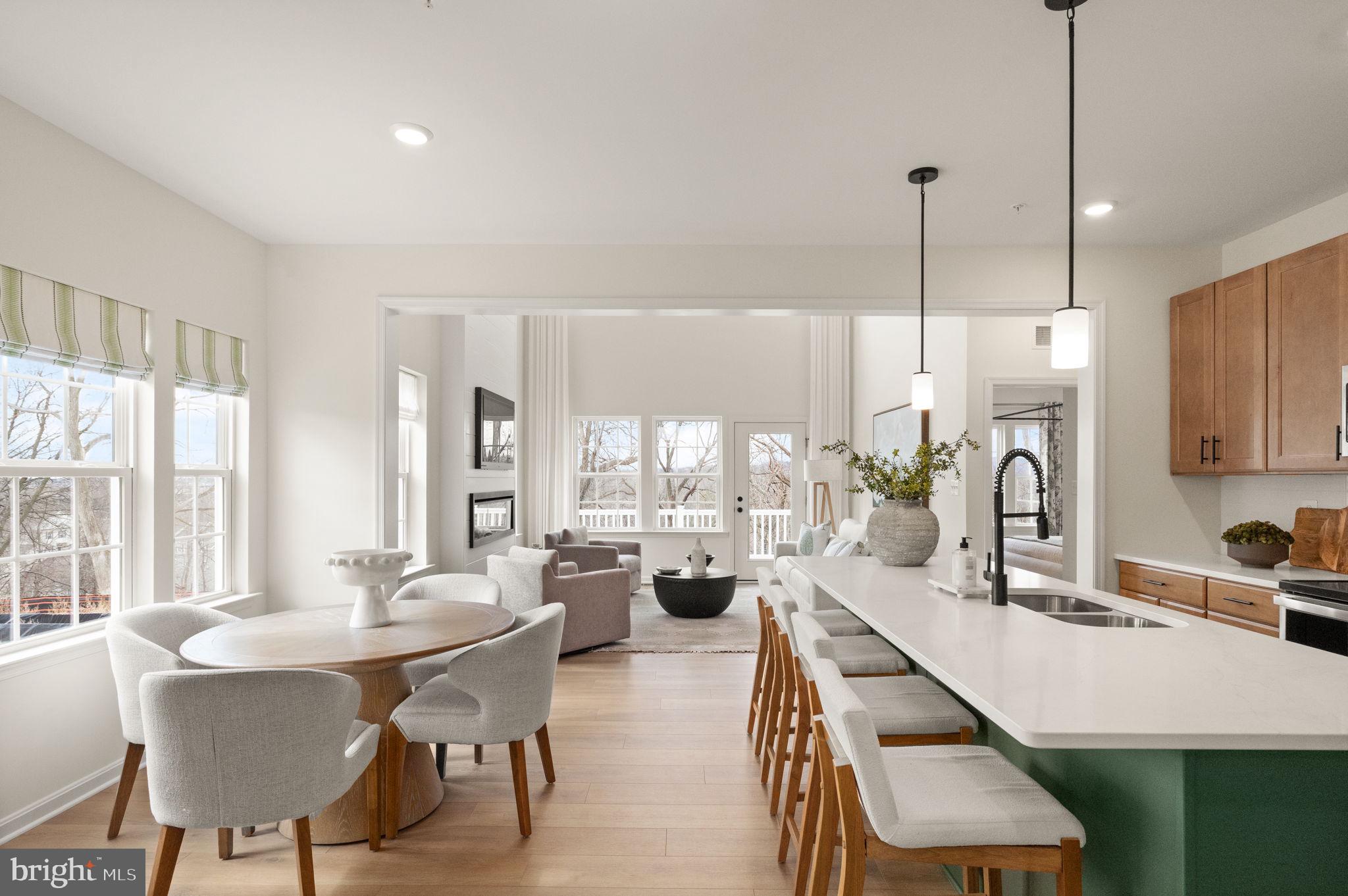 RICHMOND HILLS - Residential