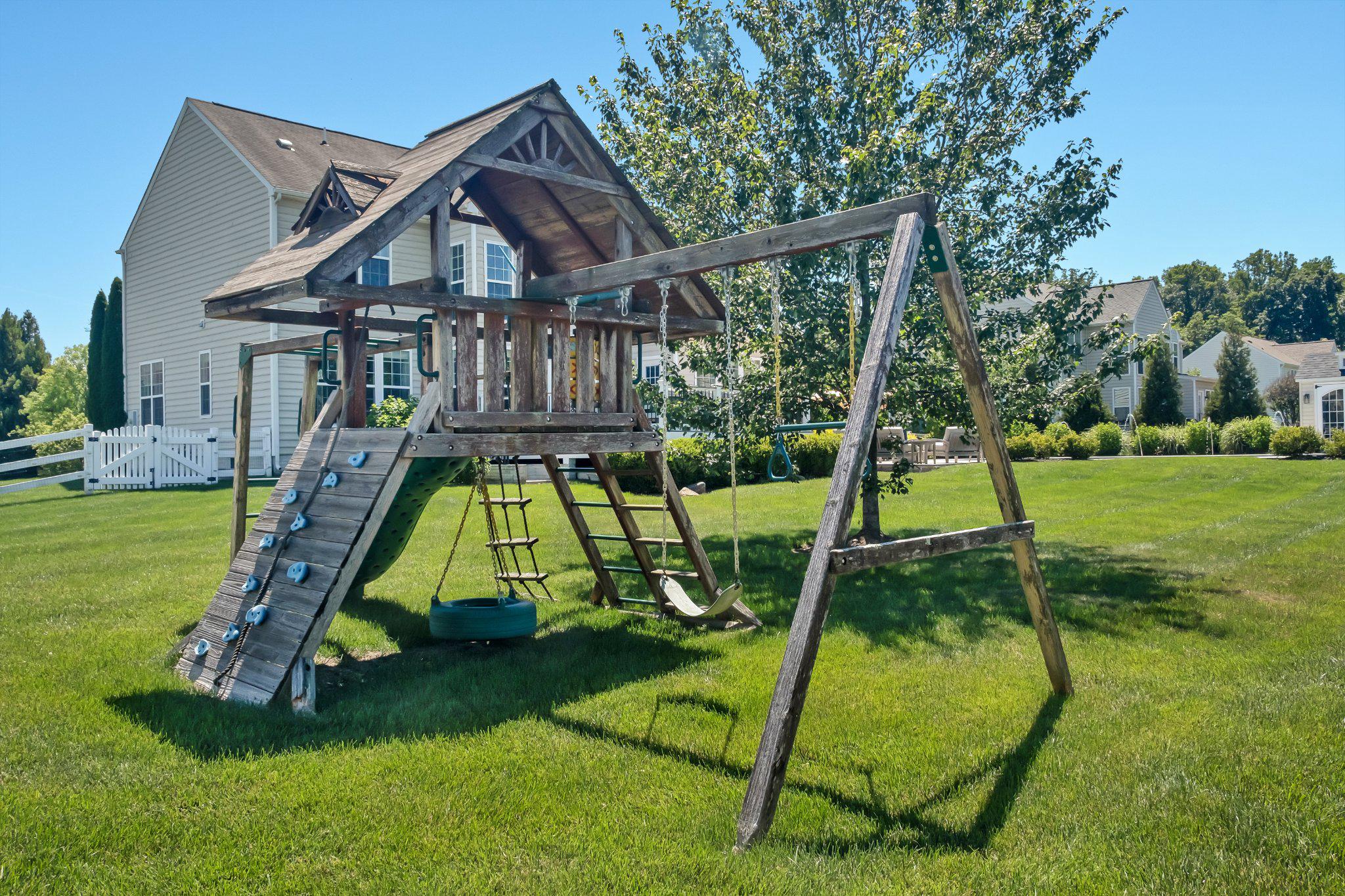 RED CEDAR - Residential