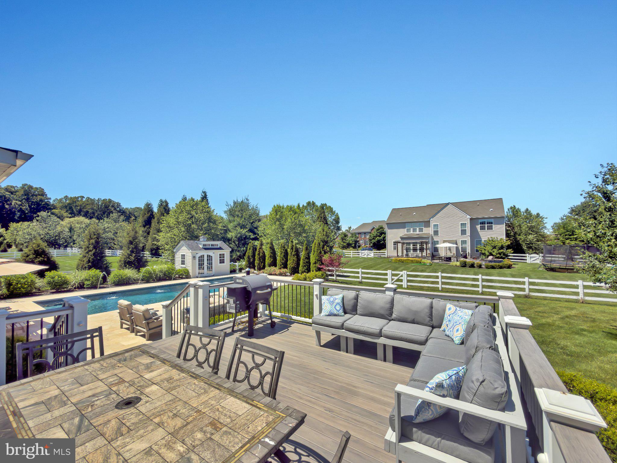 RED CEDAR - Residential