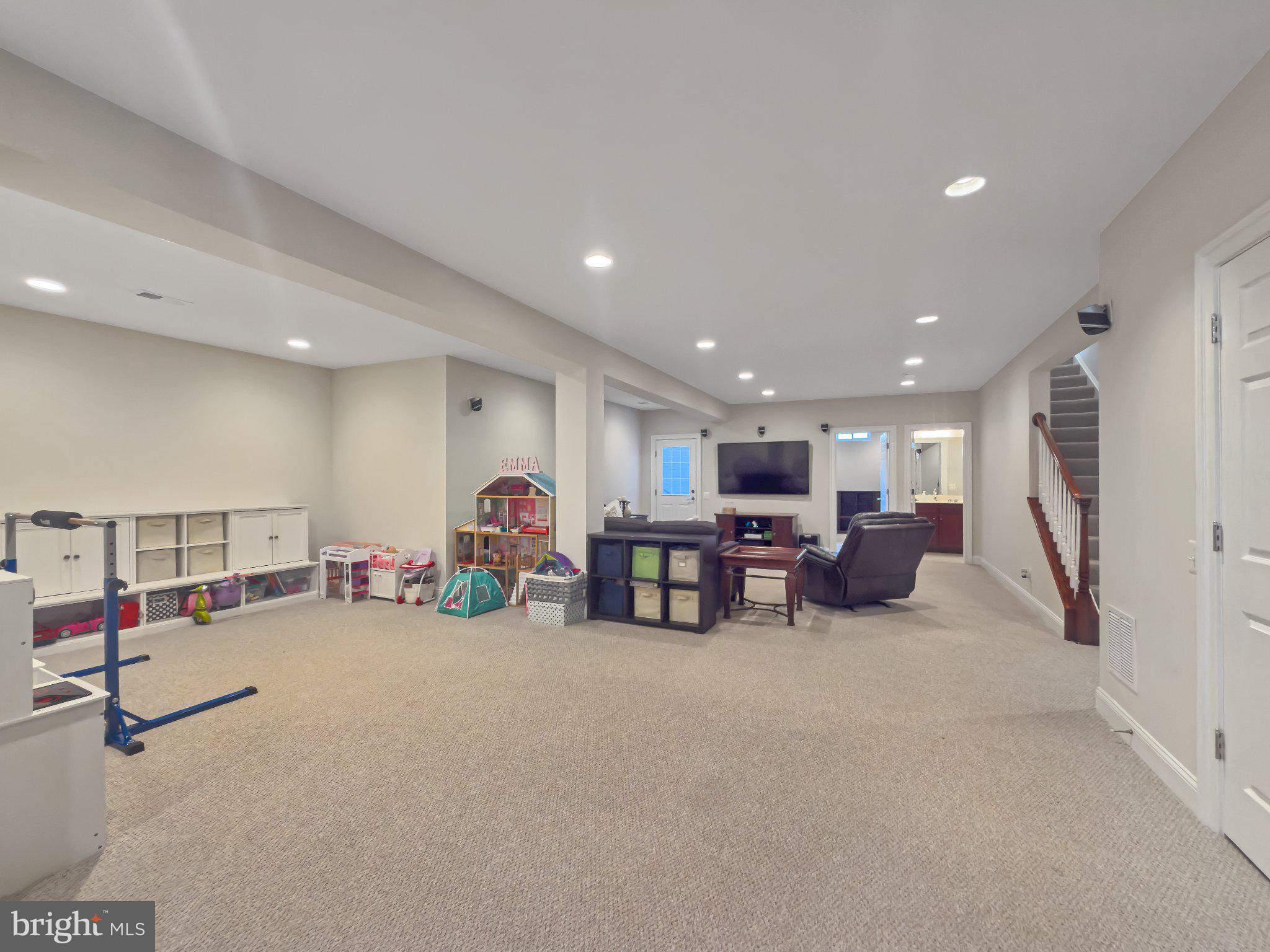 RED CEDAR - Residential