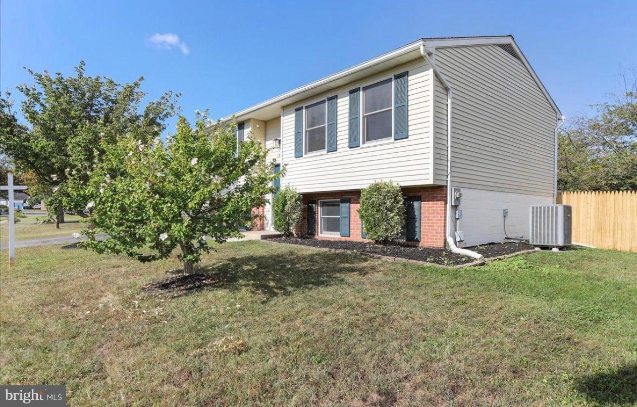 NEW PRICE — $344,000! Don’t miss this spacious 4-bedroom, 2-full-bath detached home offering approximately 2,400 square feet of comfortable living space. The home features an inviting open floor plan, wood flooring, a functional kitchen, a deck and flexible living areas with plenty of room for family, guests or a home office. No HOA! Conveniently located near shopping, dining, schools and major commuter routes. This home offers excellent space and value at its new price. Schedule your showing today!
New washer and dryer just ordered.