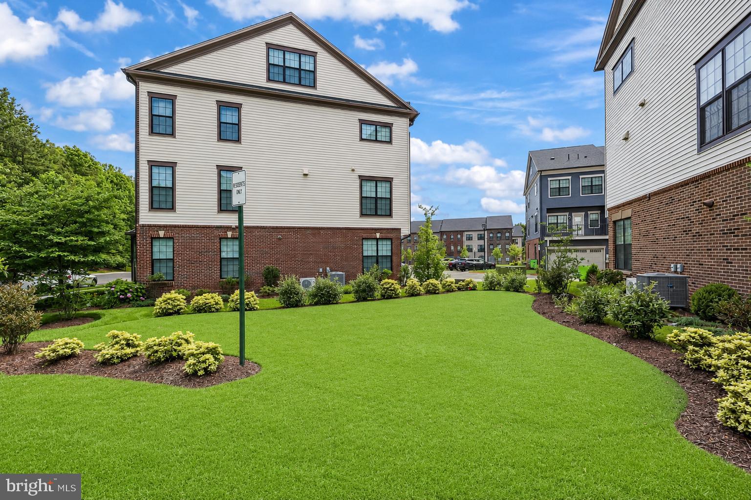 THE ENCLAVE - Residential