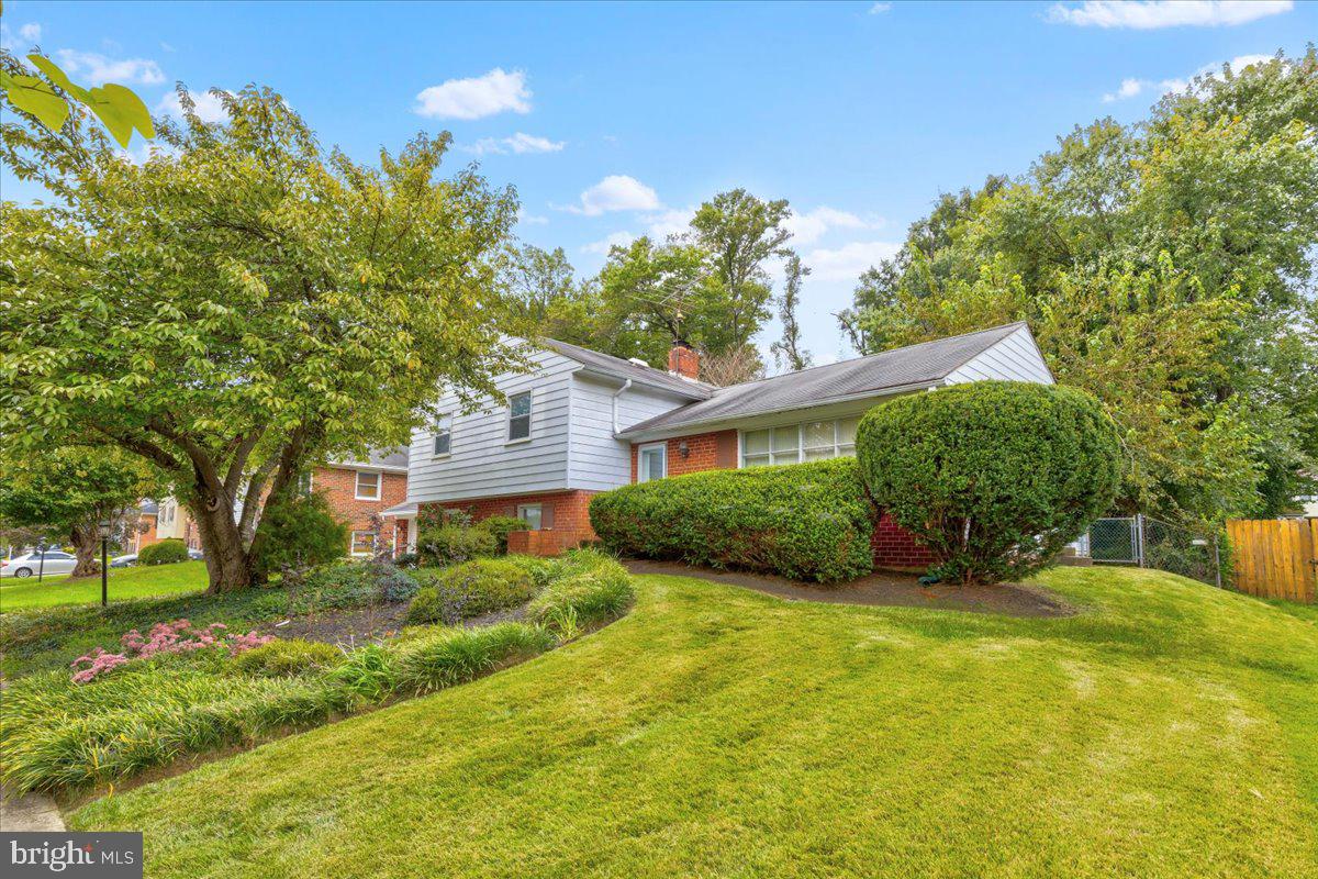 SELLER SAID SELL!  ROCK BOTTOM PRICE.  

Bring your ideas to make this perfect starter home your own!  This 4 -level split is being  Sold As-Is and priced accordingly.  Very clean & shows well! (Ideal for FHA (203)k or Conventional Rehab loan) Schedule a showing today and make this house a home!