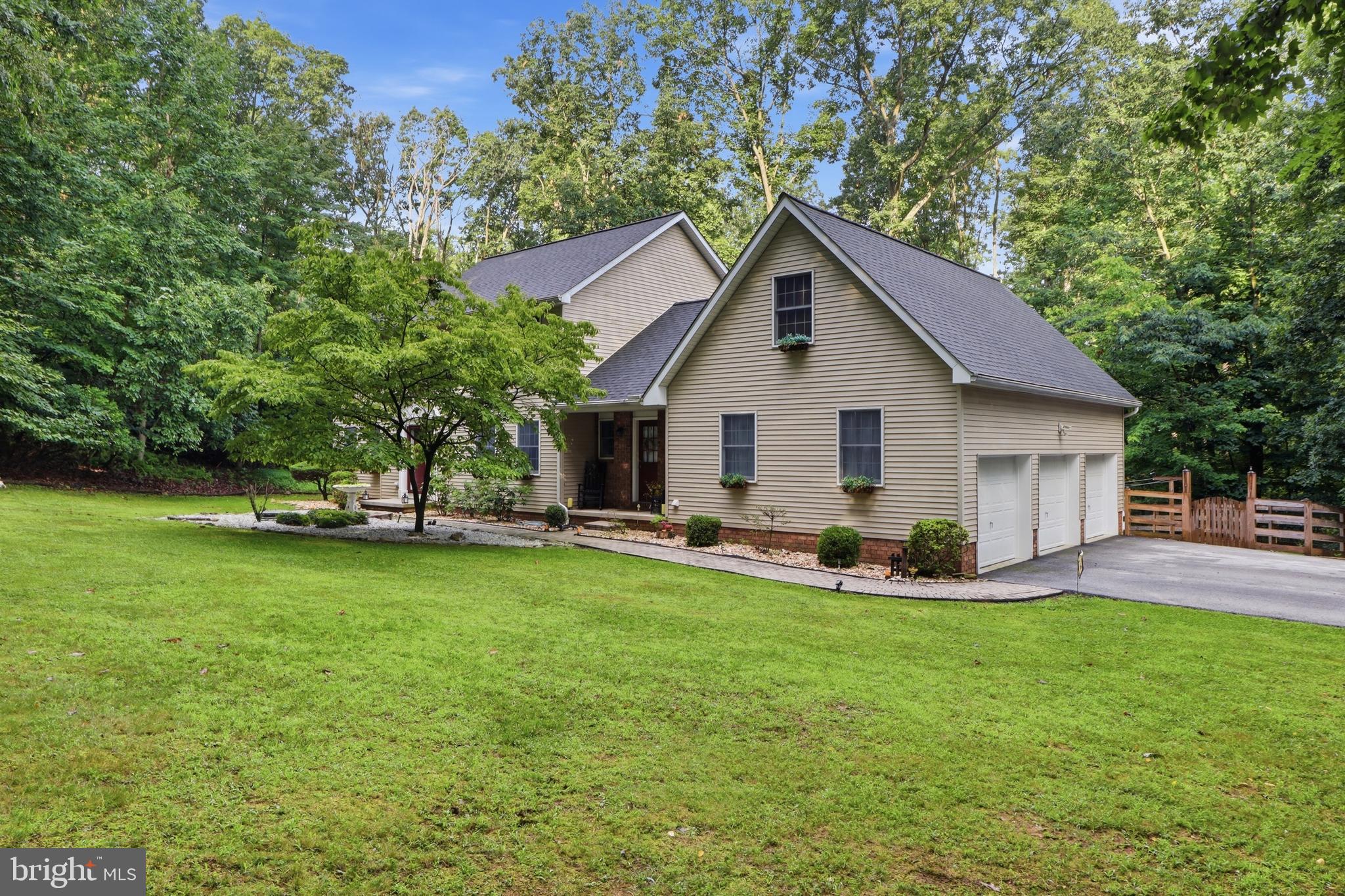 LAUREL WOODS - Residential