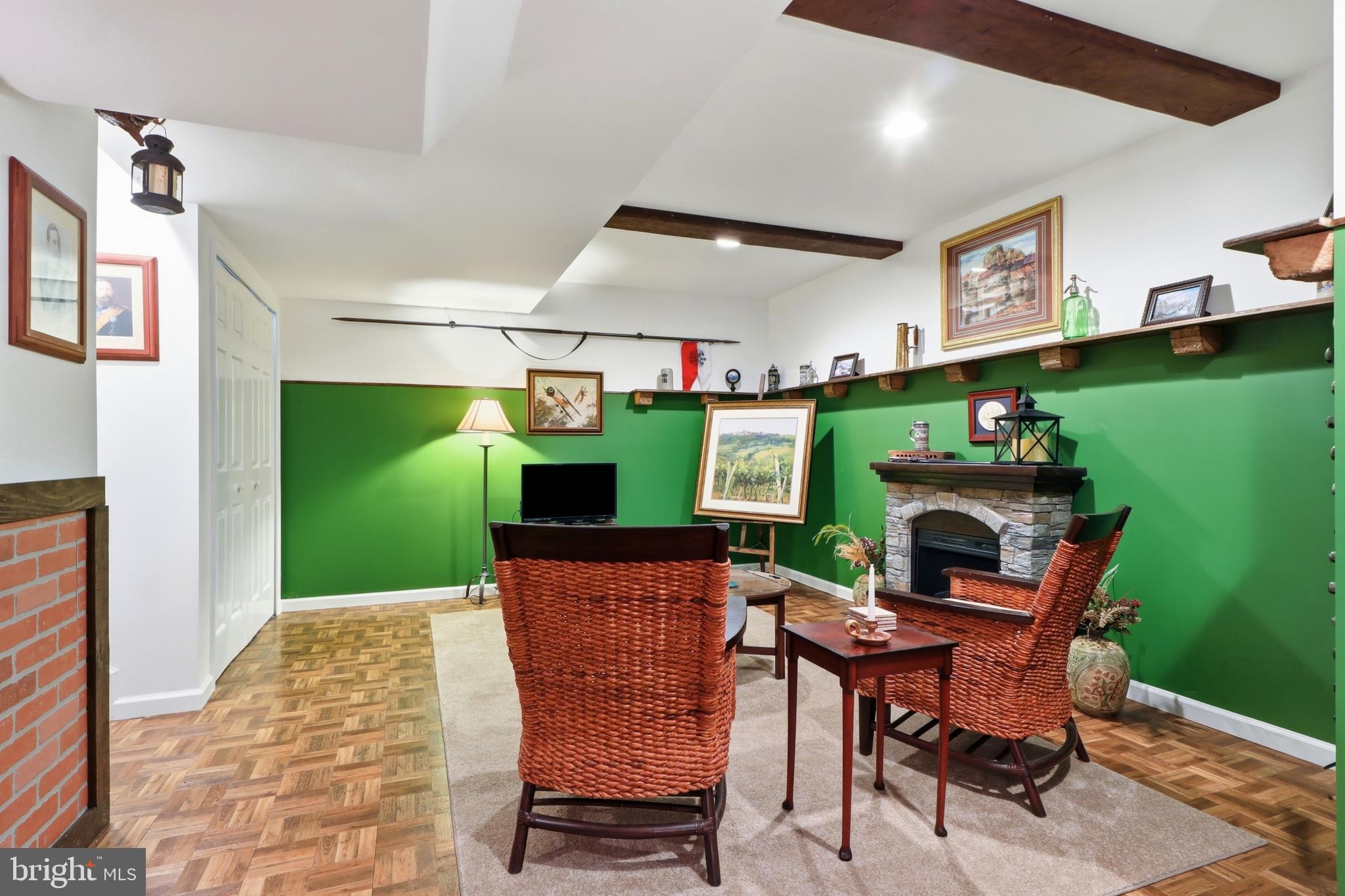 LAUREL WOODS - Residential