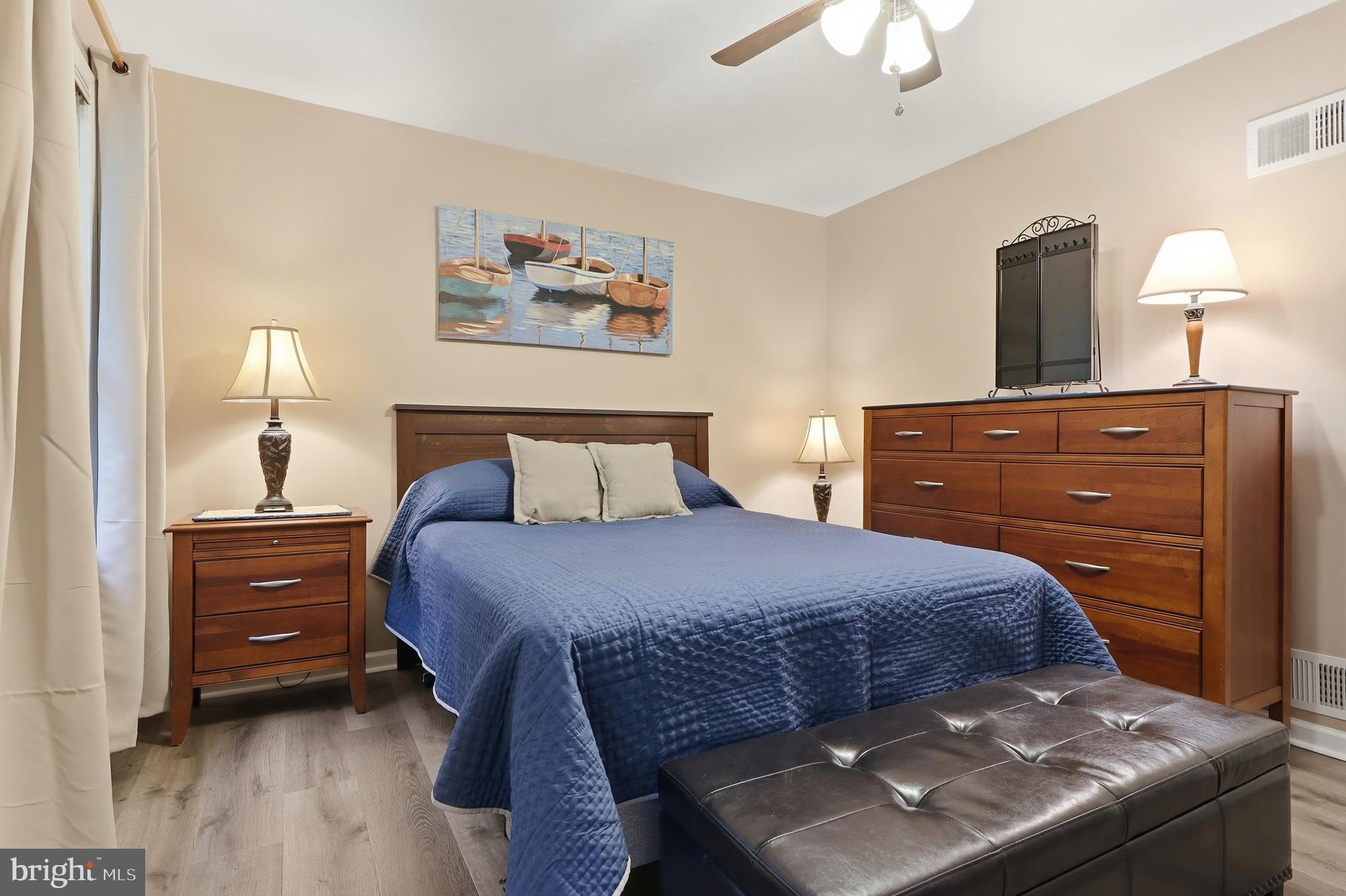 LAUREL WOODS - Residential