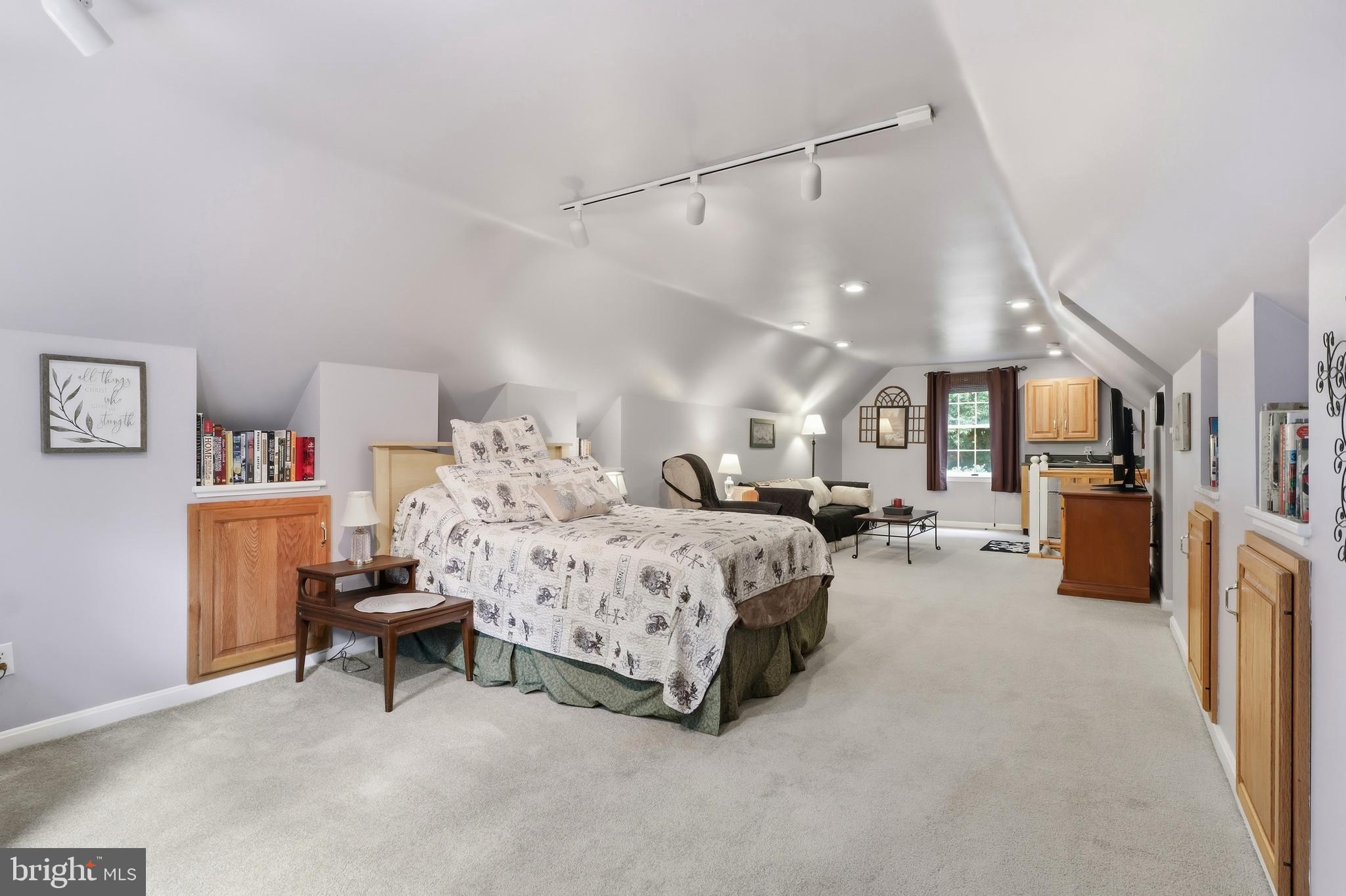 LAUREL WOODS - Residential