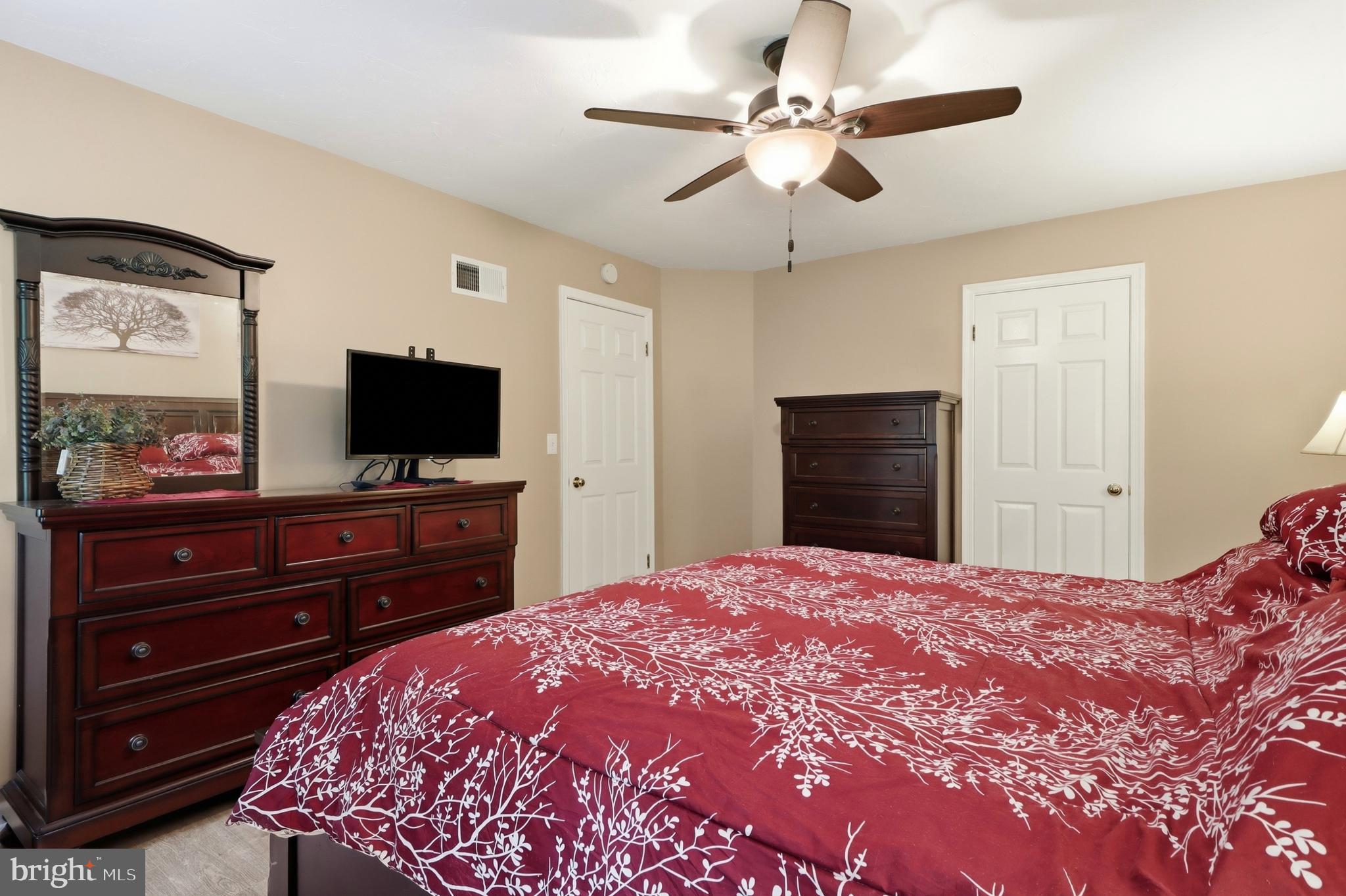 LAUREL WOODS - Residential