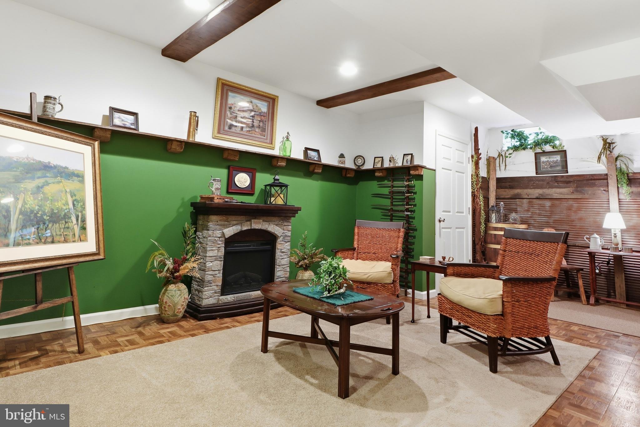 LAUREL WOODS - Residential