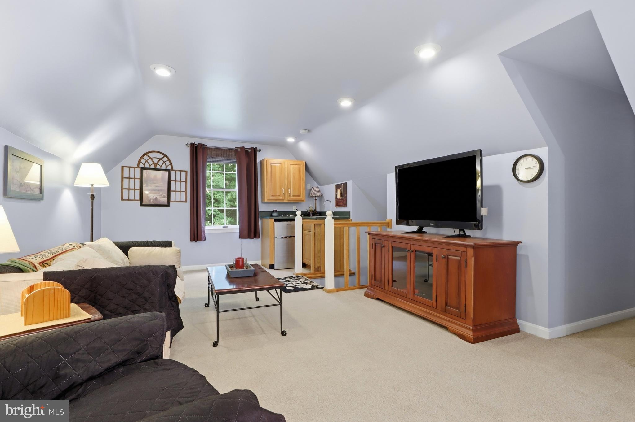 LAUREL WOODS - Residential