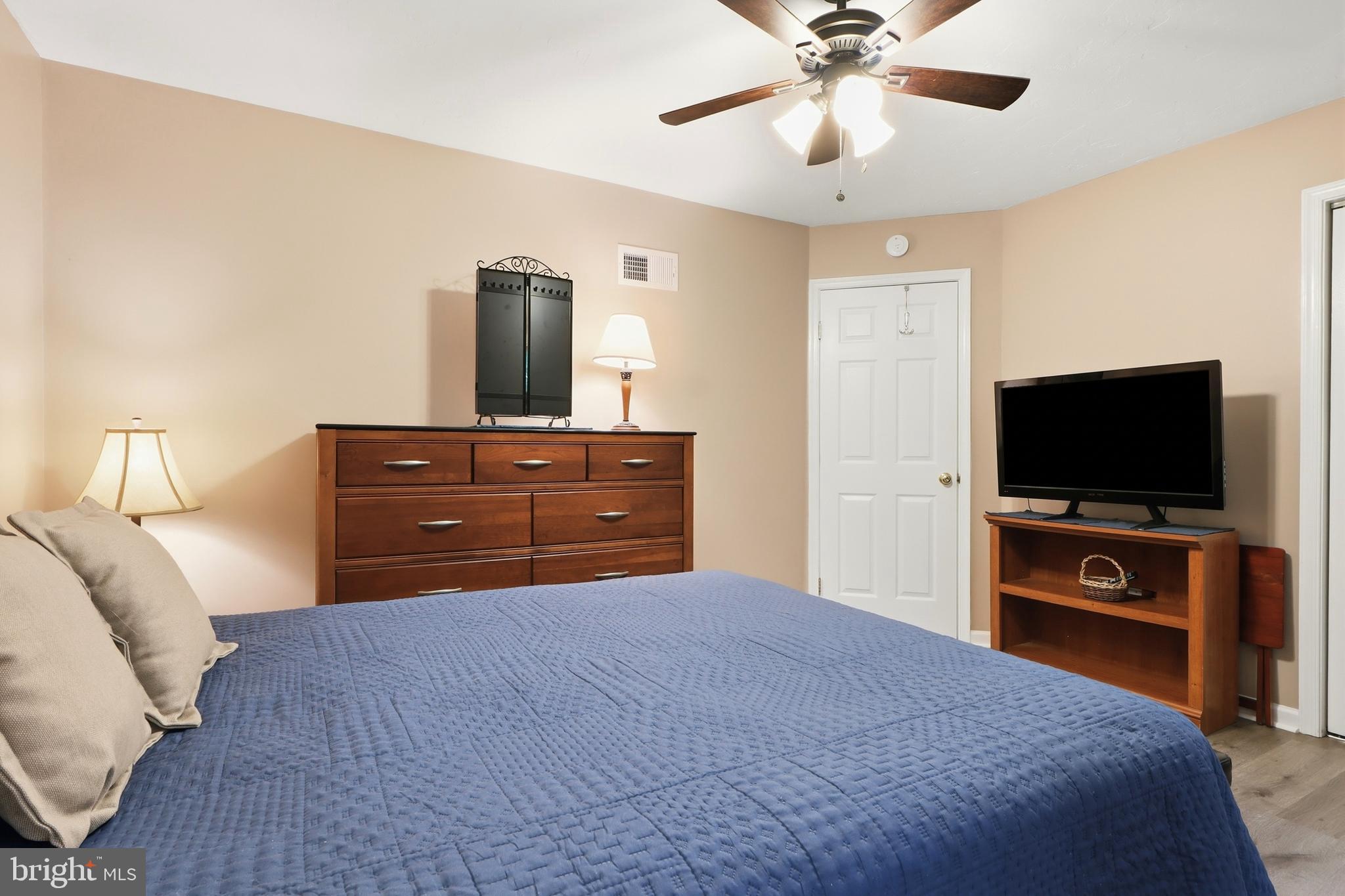 LAUREL WOODS - Residential