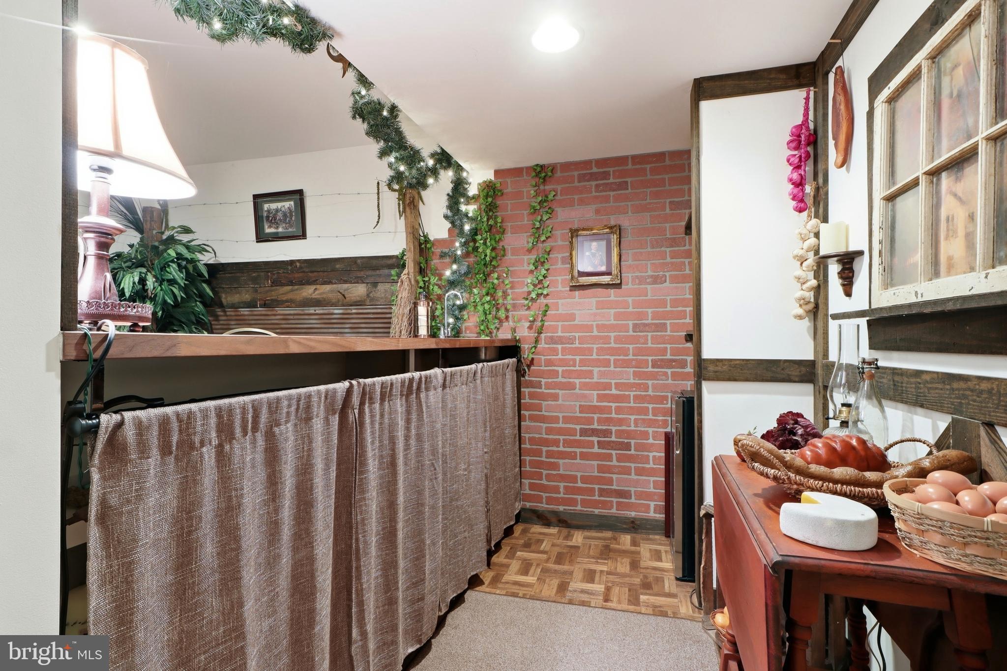 LAUREL WOODS - Residential