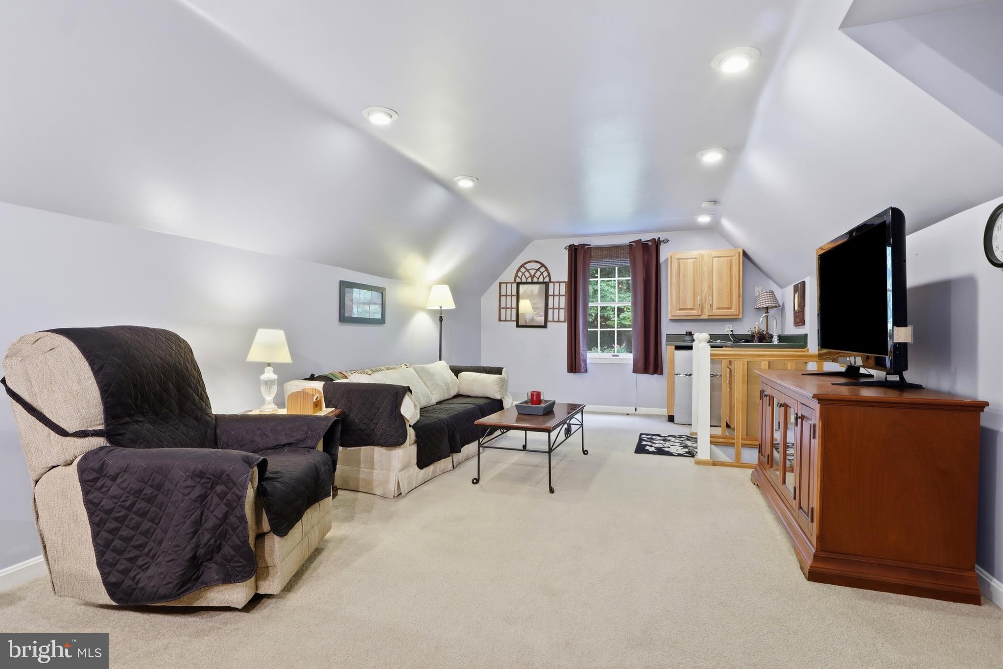 LAUREL WOODS - Residential