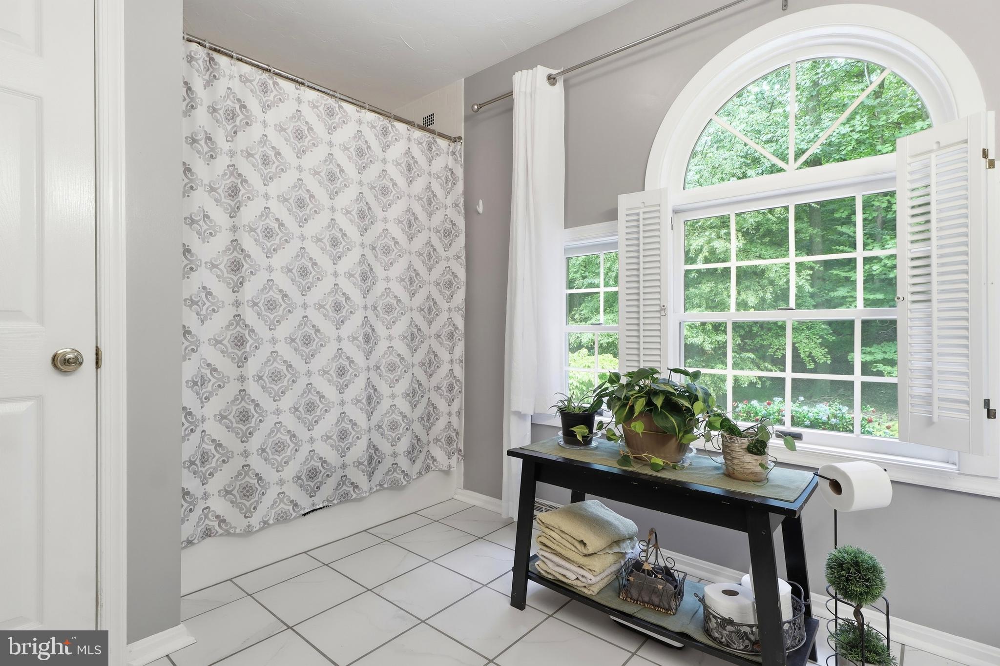 LAUREL WOODS - Residential