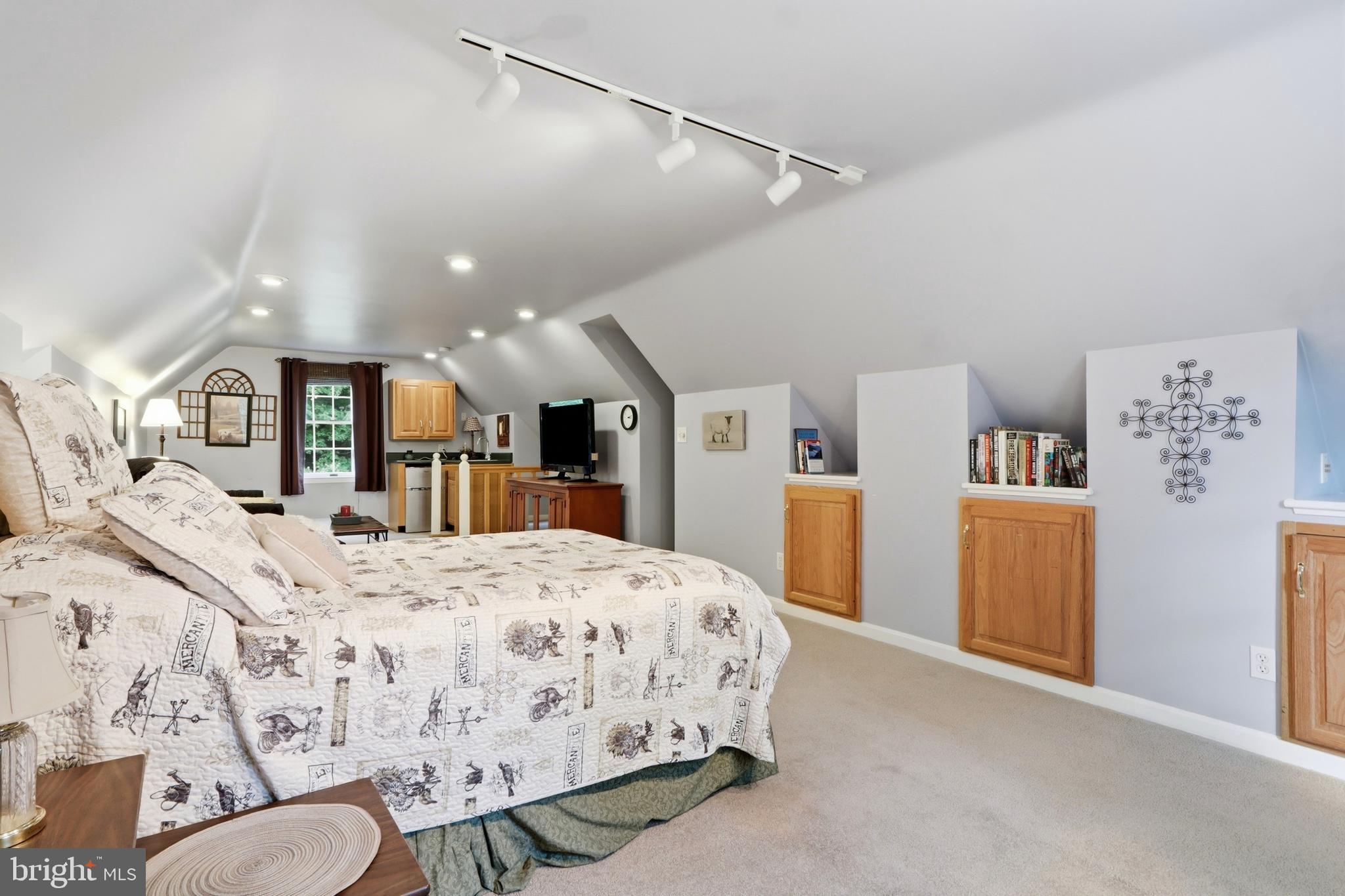 LAUREL WOODS - Residential