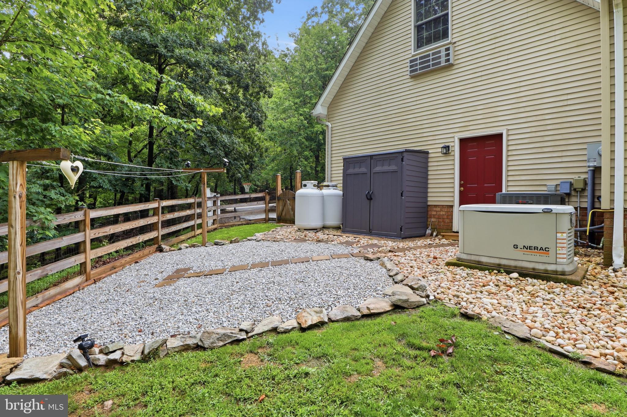 LAUREL WOODS - Residential