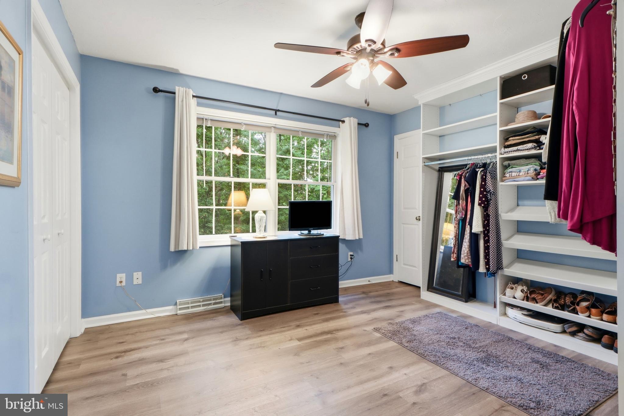 LAUREL WOODS - Residential