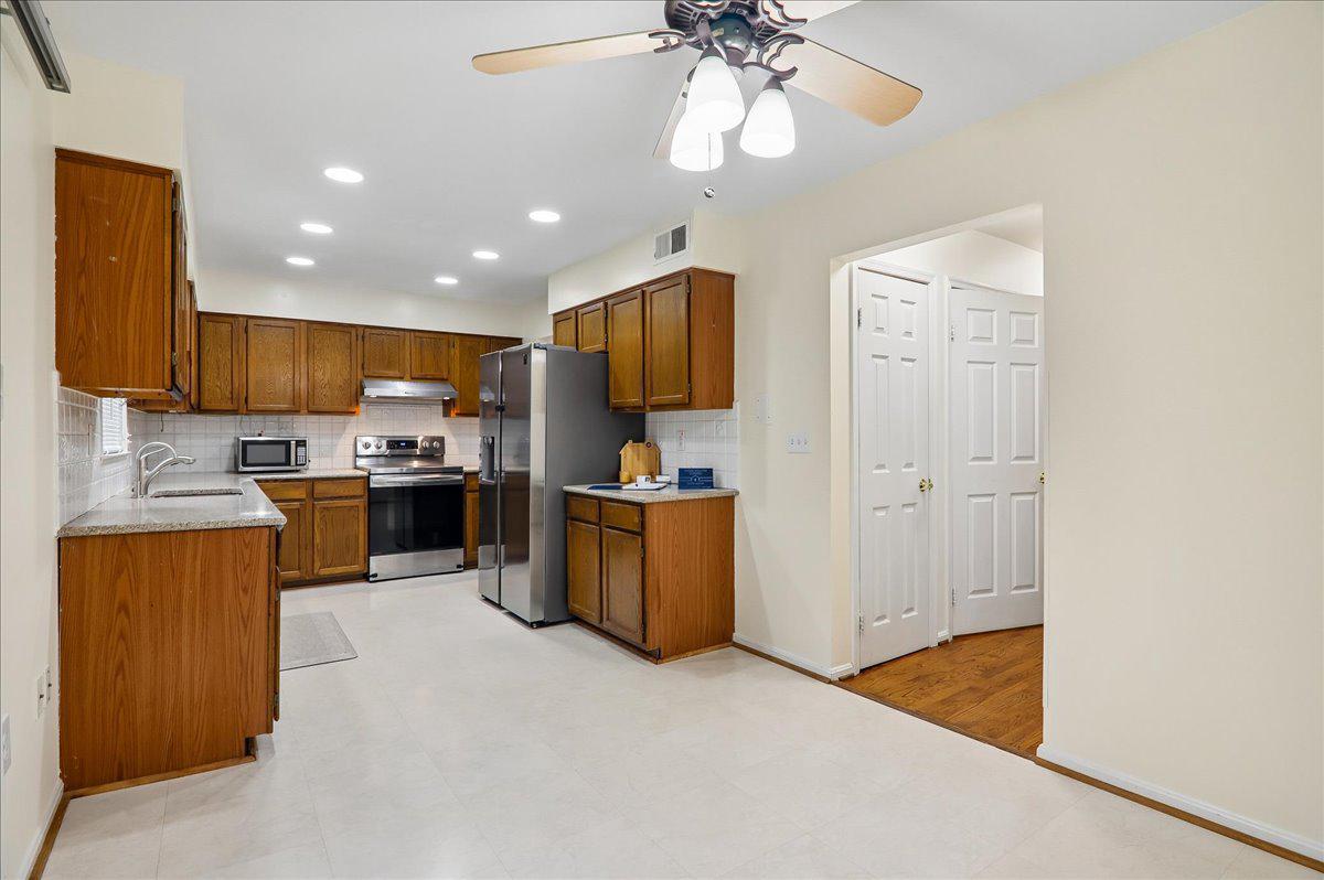 SPRING WOODS - Residential