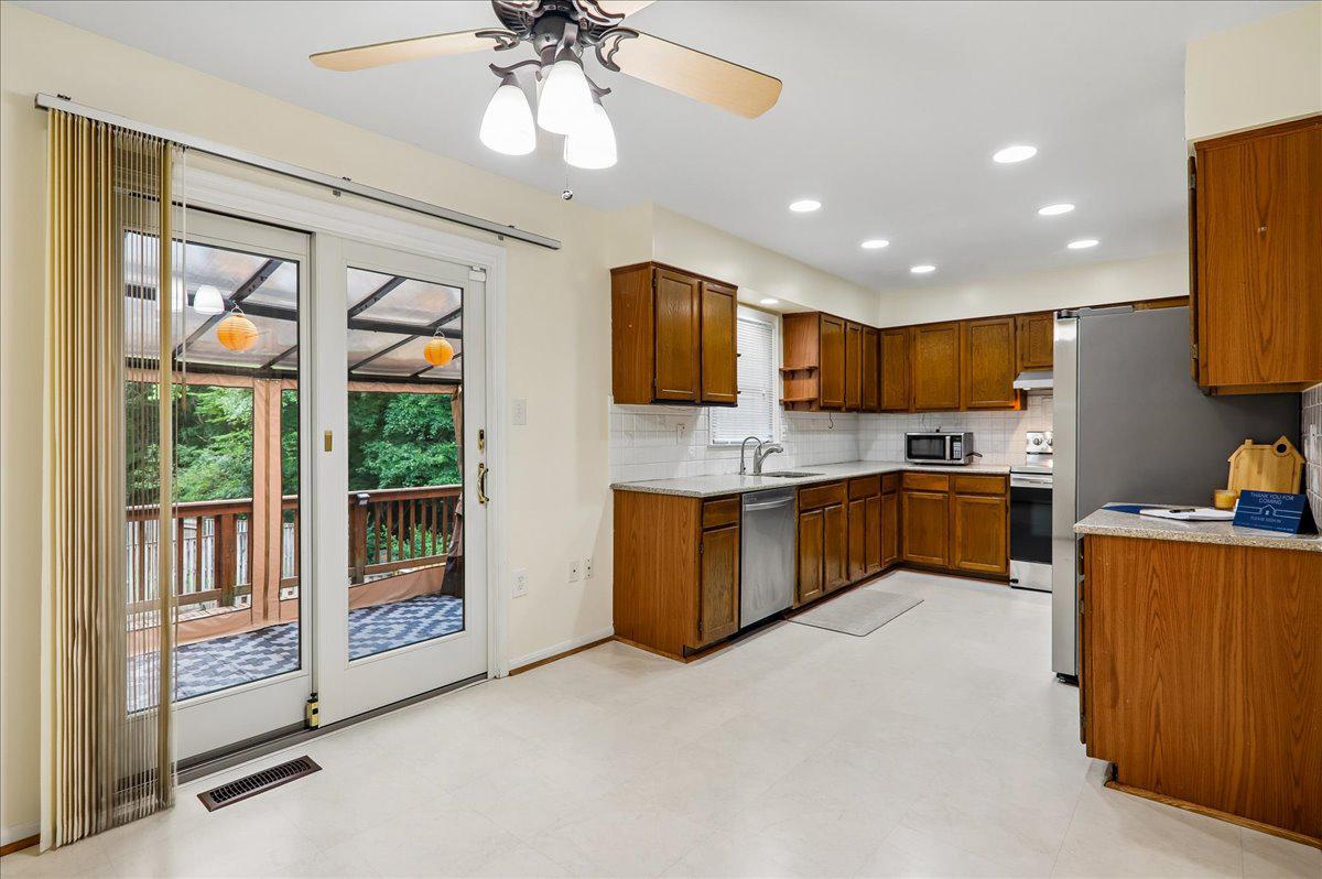 SPRING WOODS - Residential
