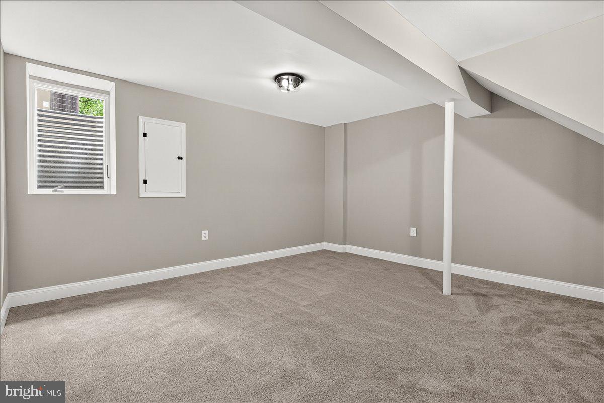 MIDDLEBROOK COMMONS - Residential