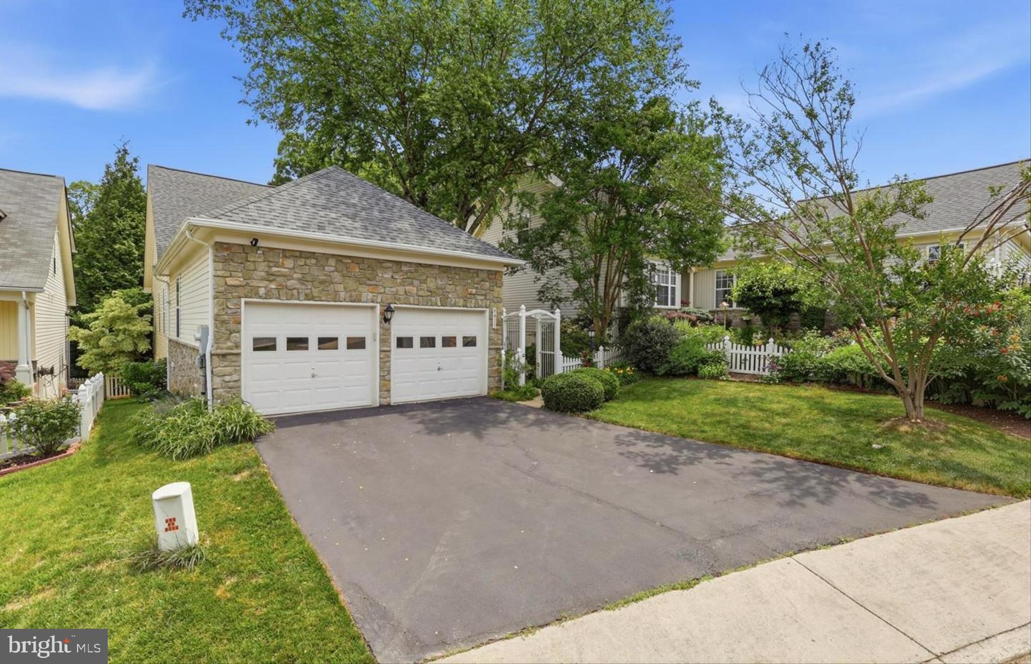BLOOMS CROSSING - Residential