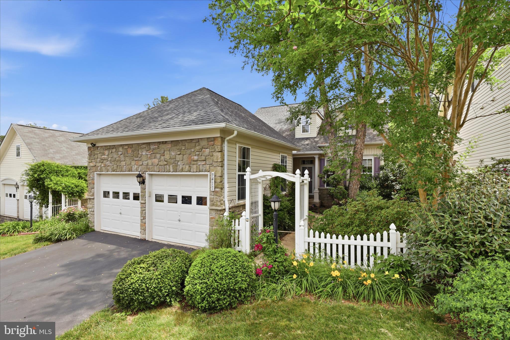 BLOOMS CROSSING - Residential