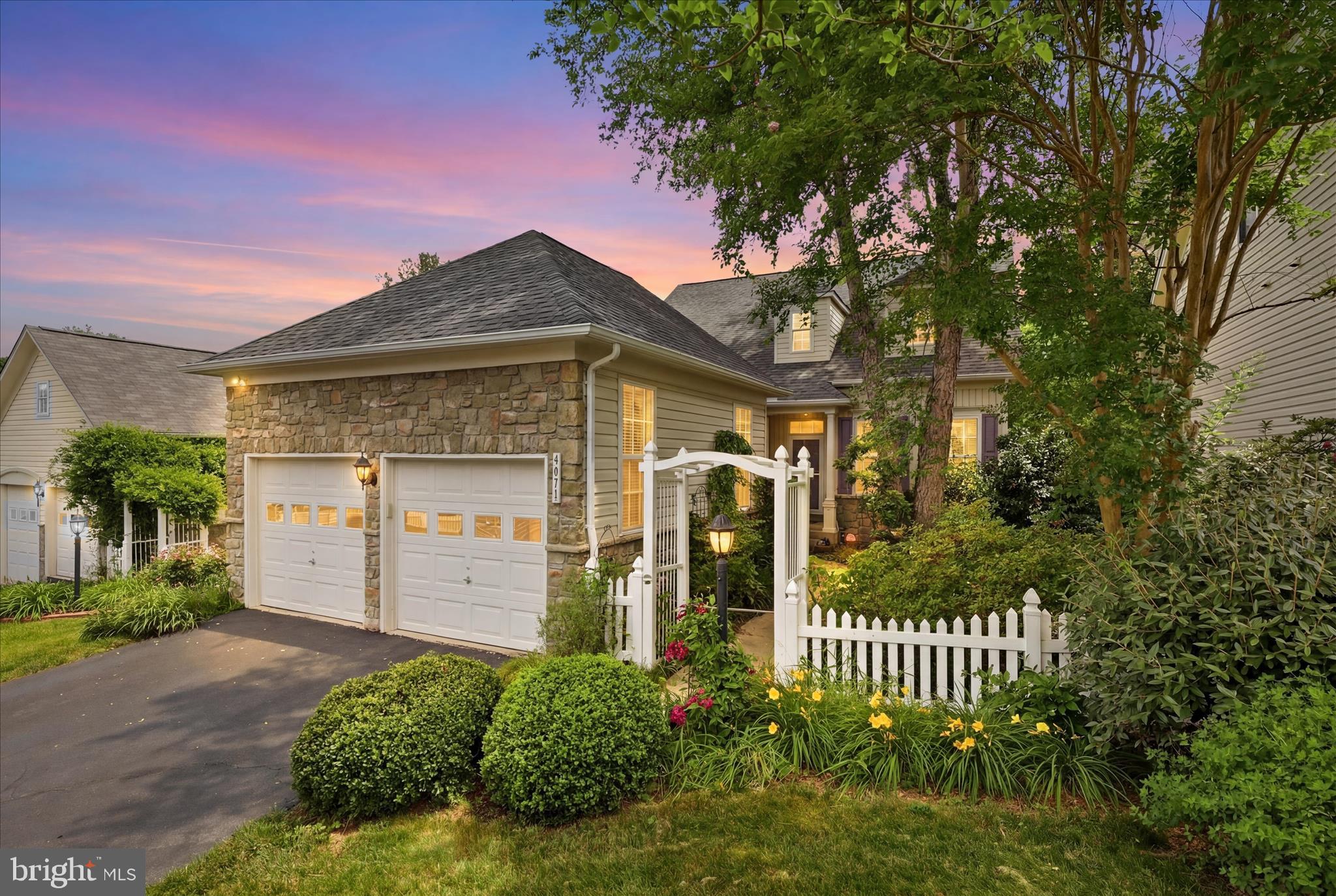BLOOMS CROSSING - Residential